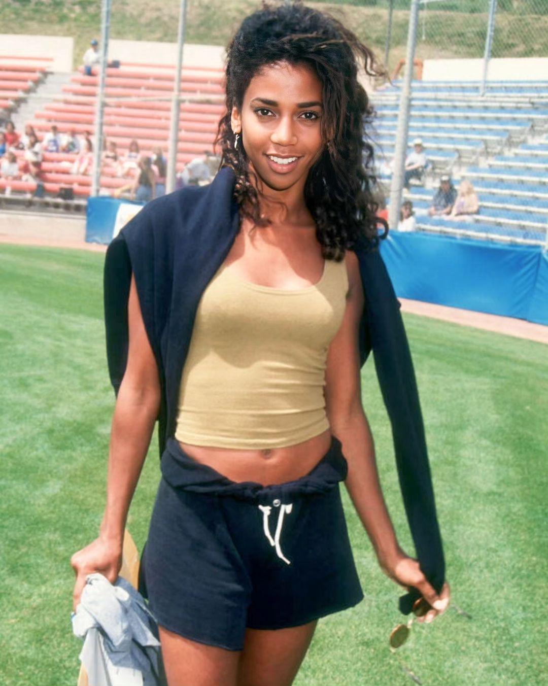 Holly Robinson Peete - Sexy