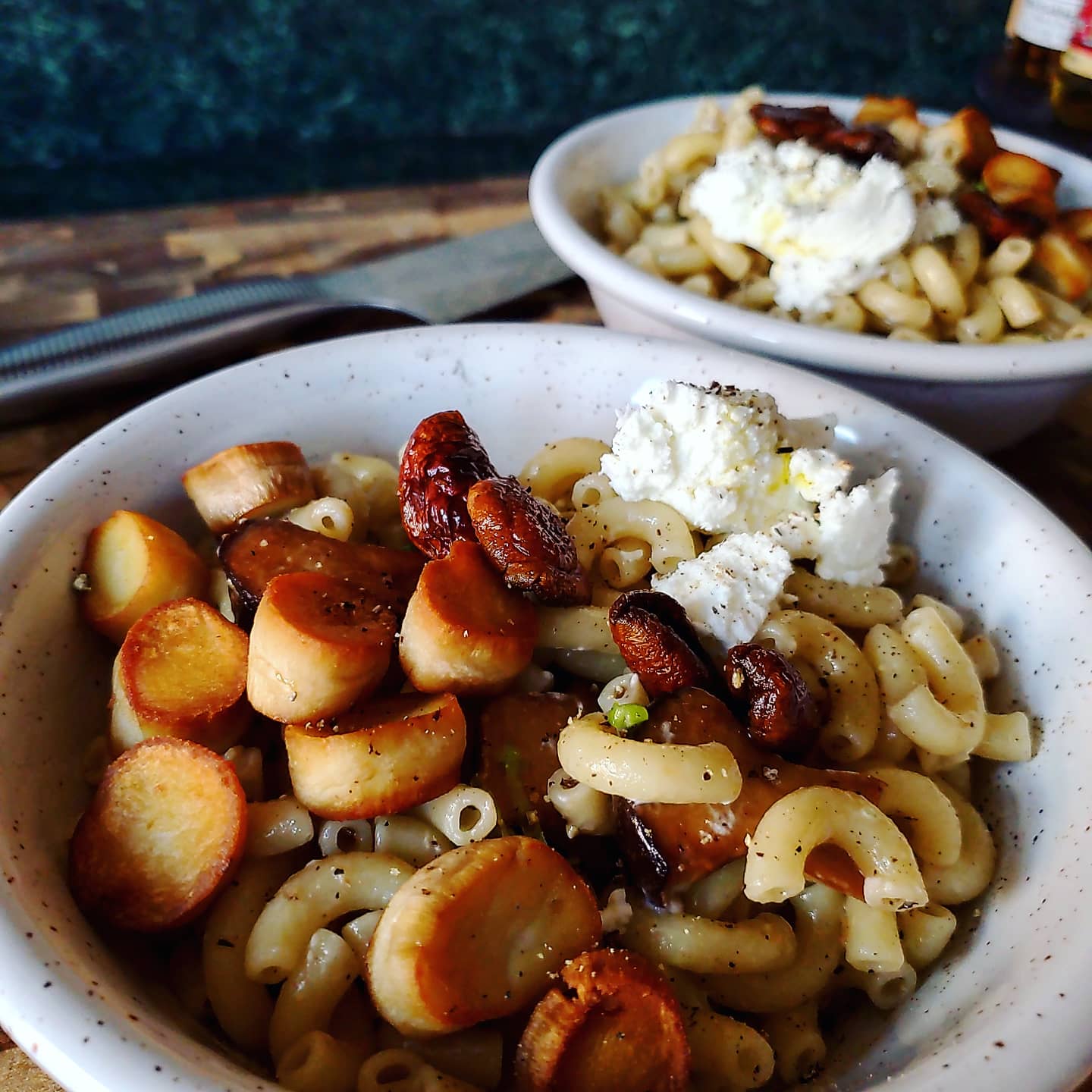 King trumpet "scallops", chestnut mushroom, and goat cheese pasta. r