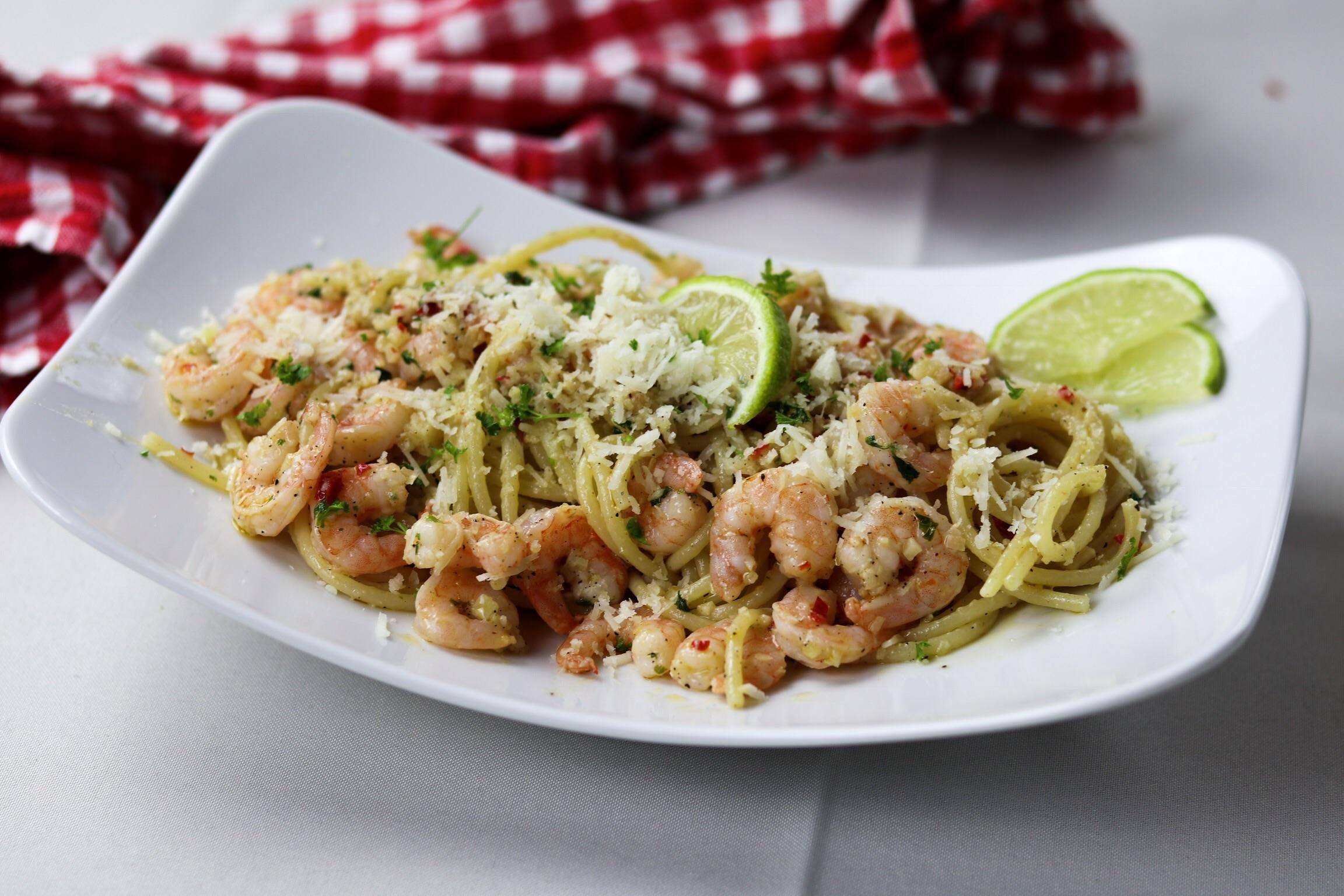 [Homemade] Spaghetti Aglio Olio e Gamberi e Peperoncini r/food