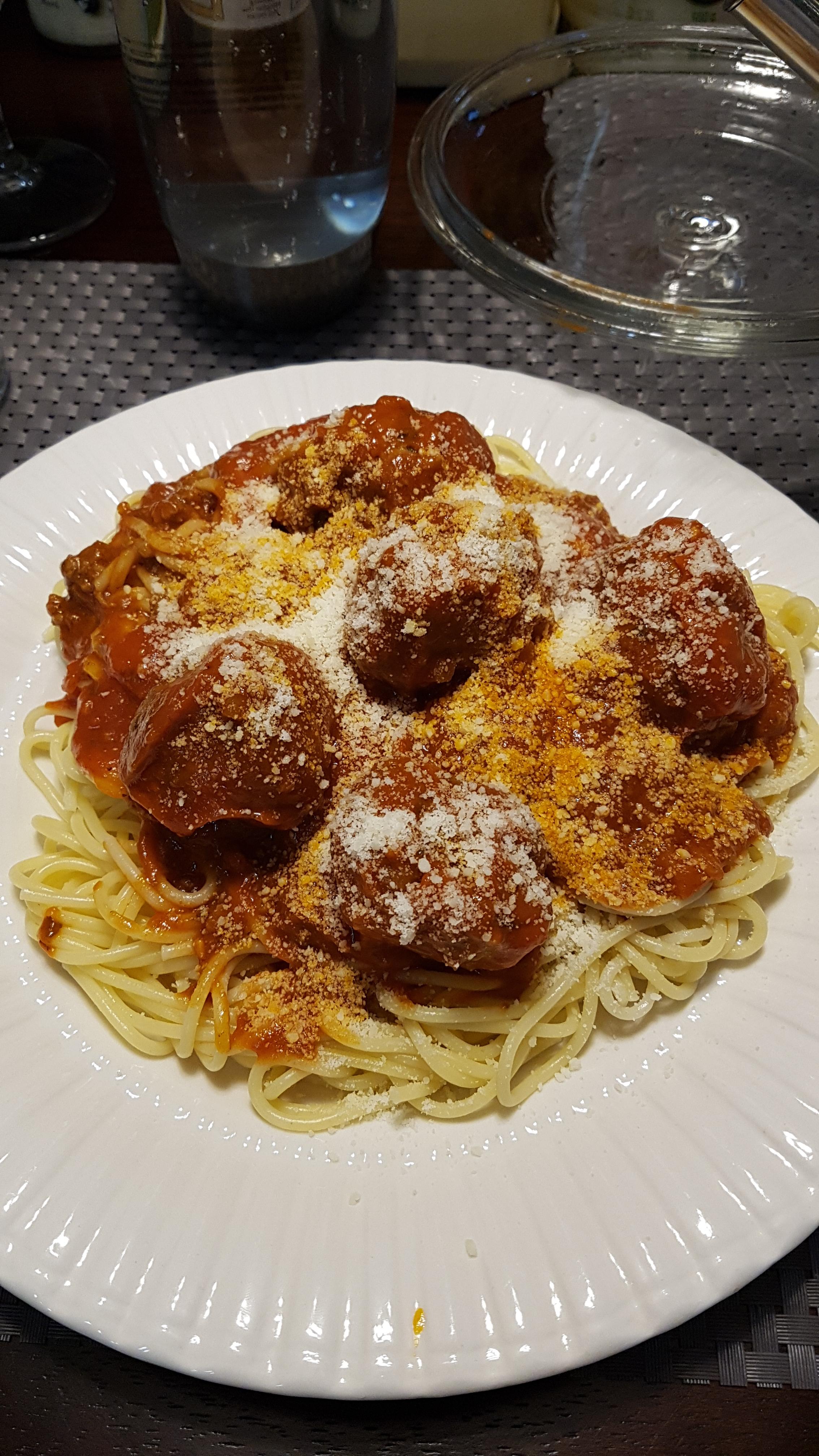 [Homemade] Spaghetti and meatballs with Nonna's meat sauce r/food