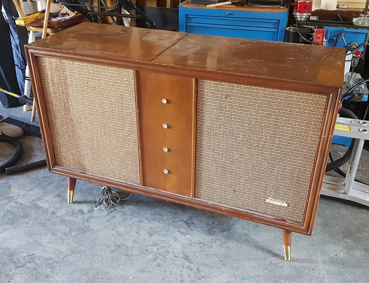 Picked up this Emerson Stereo for Free! Works except for one