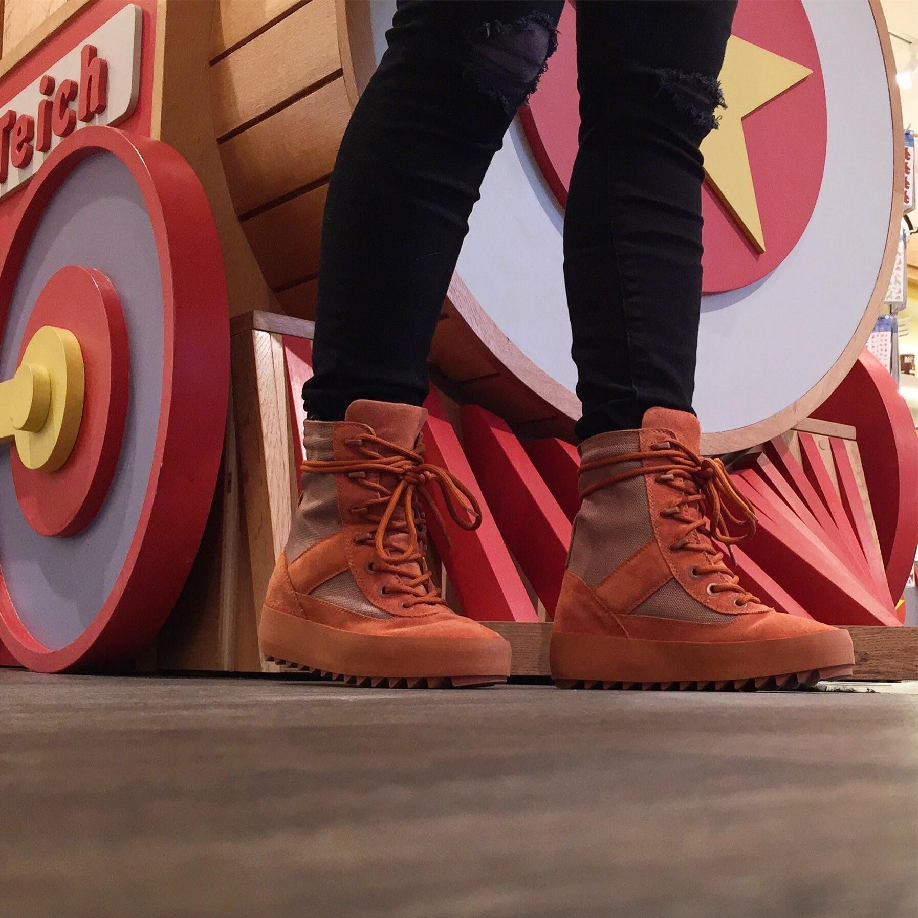 Yeezy Season 3 Women’s Military Boots r/Sneakers