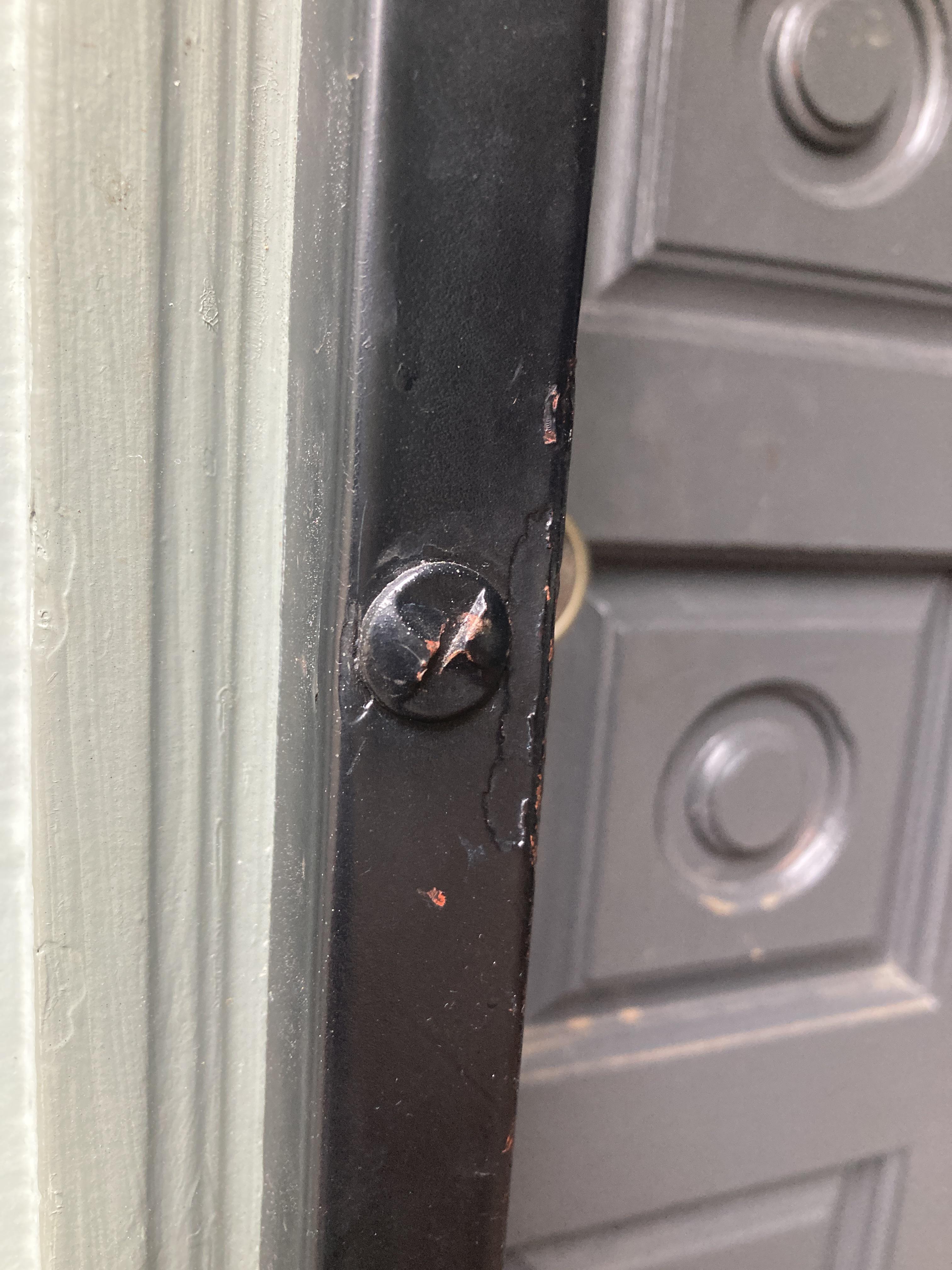 How to remove these screws from a screen door frame—I assume there must