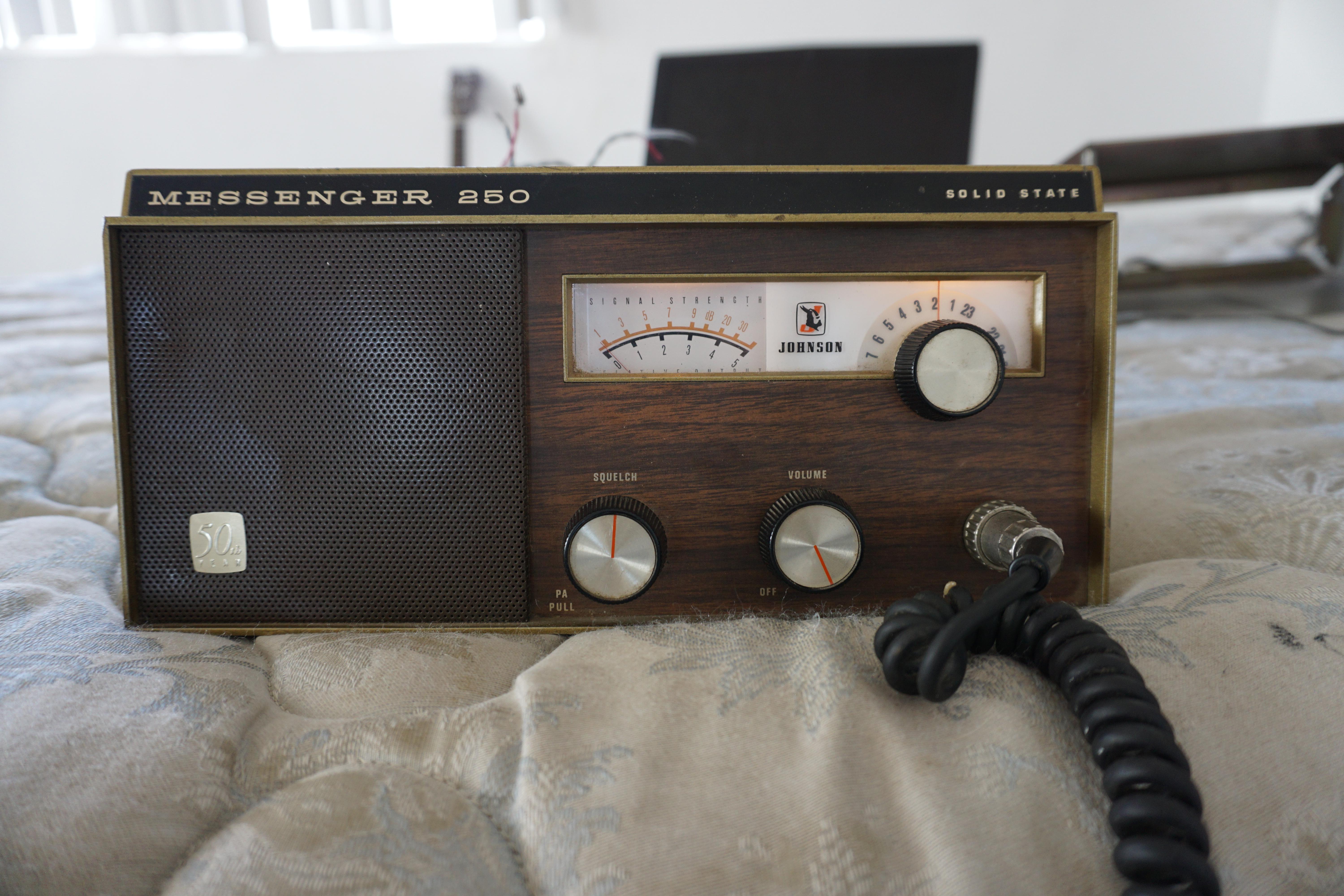 Vintage Ham Radio won't work. Johnson Messenger 250 r/amateurradio