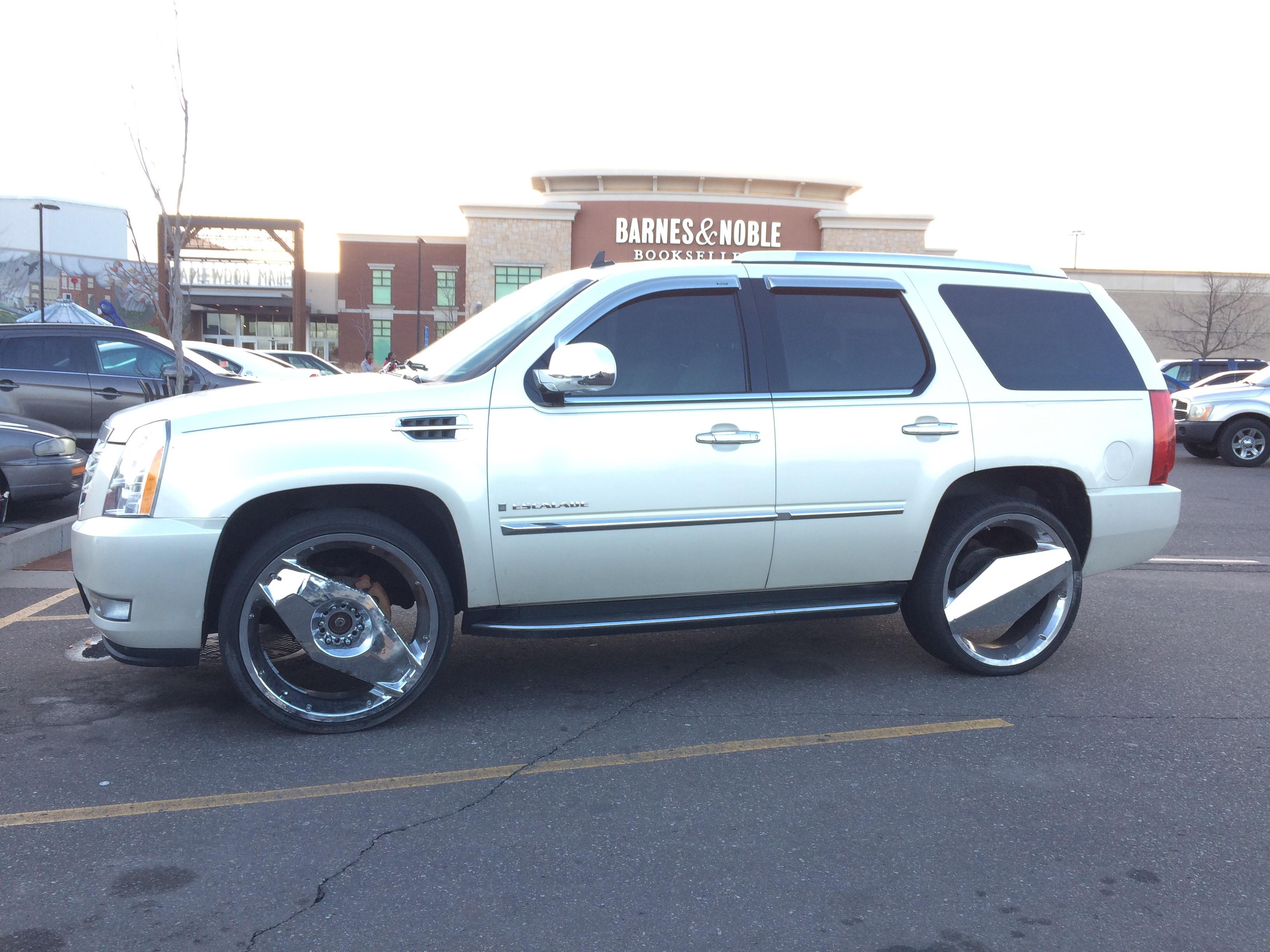 That Escaladed quickly Shitty_Car_Mods