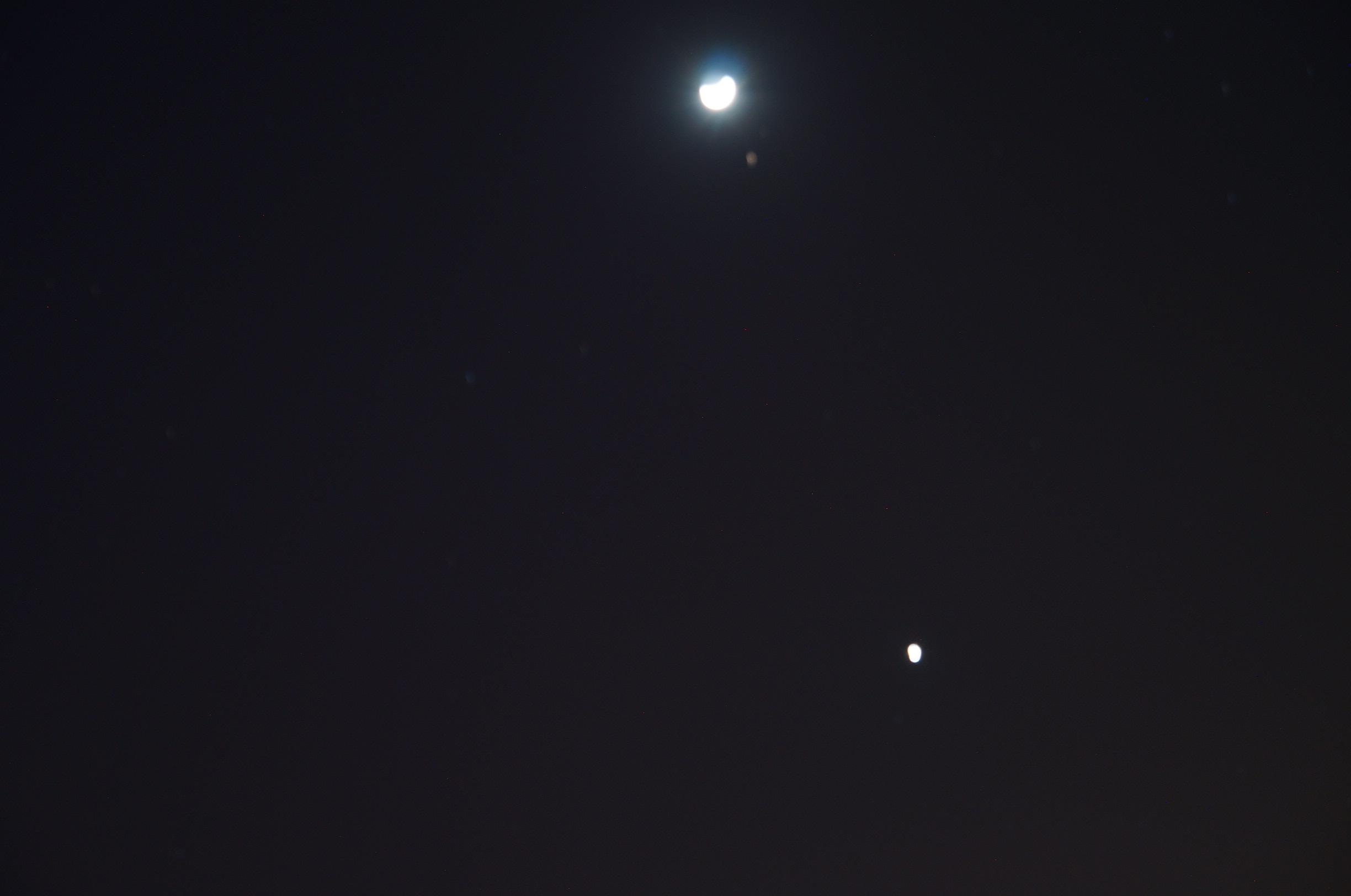 What are these two lights next to the moon? There are almost no other