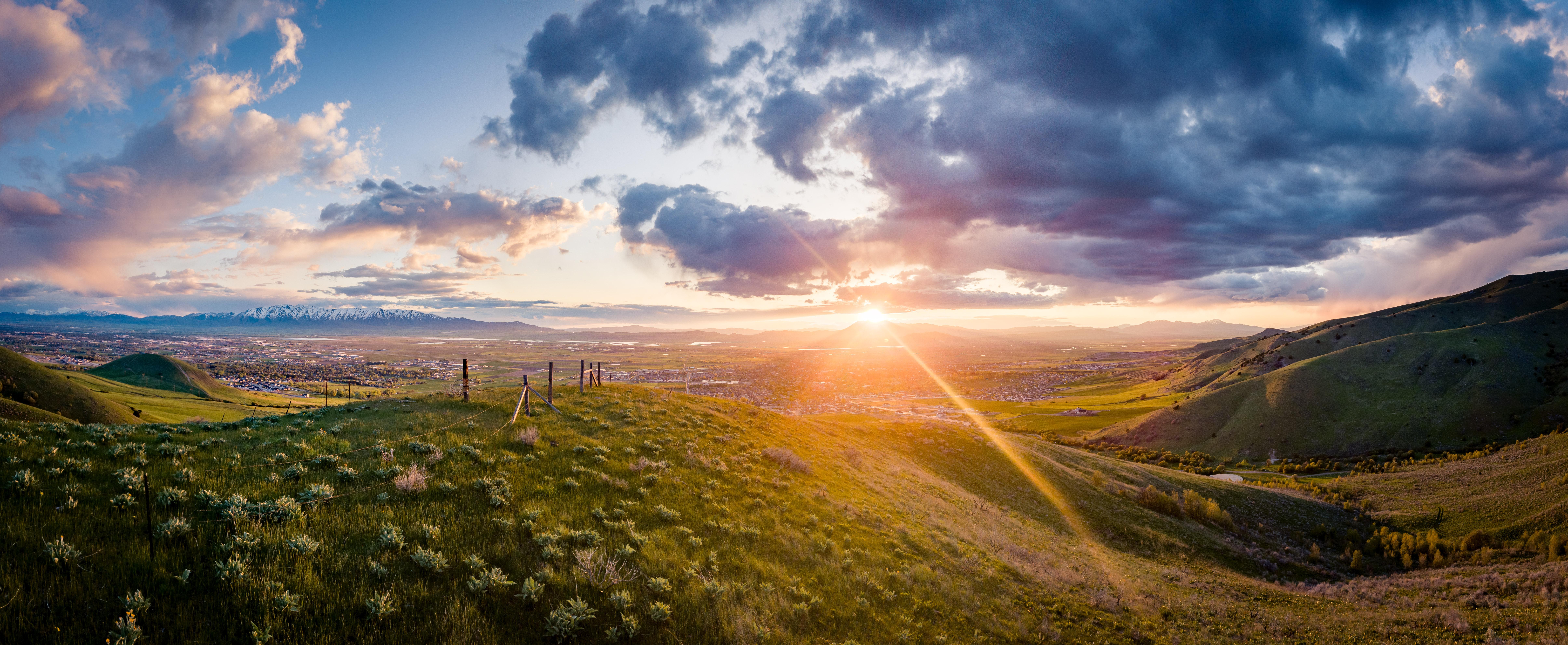 The border of Utah and Idaho. r/MostBeautiful The border of Utah and Idaho. r/MostBeautiful