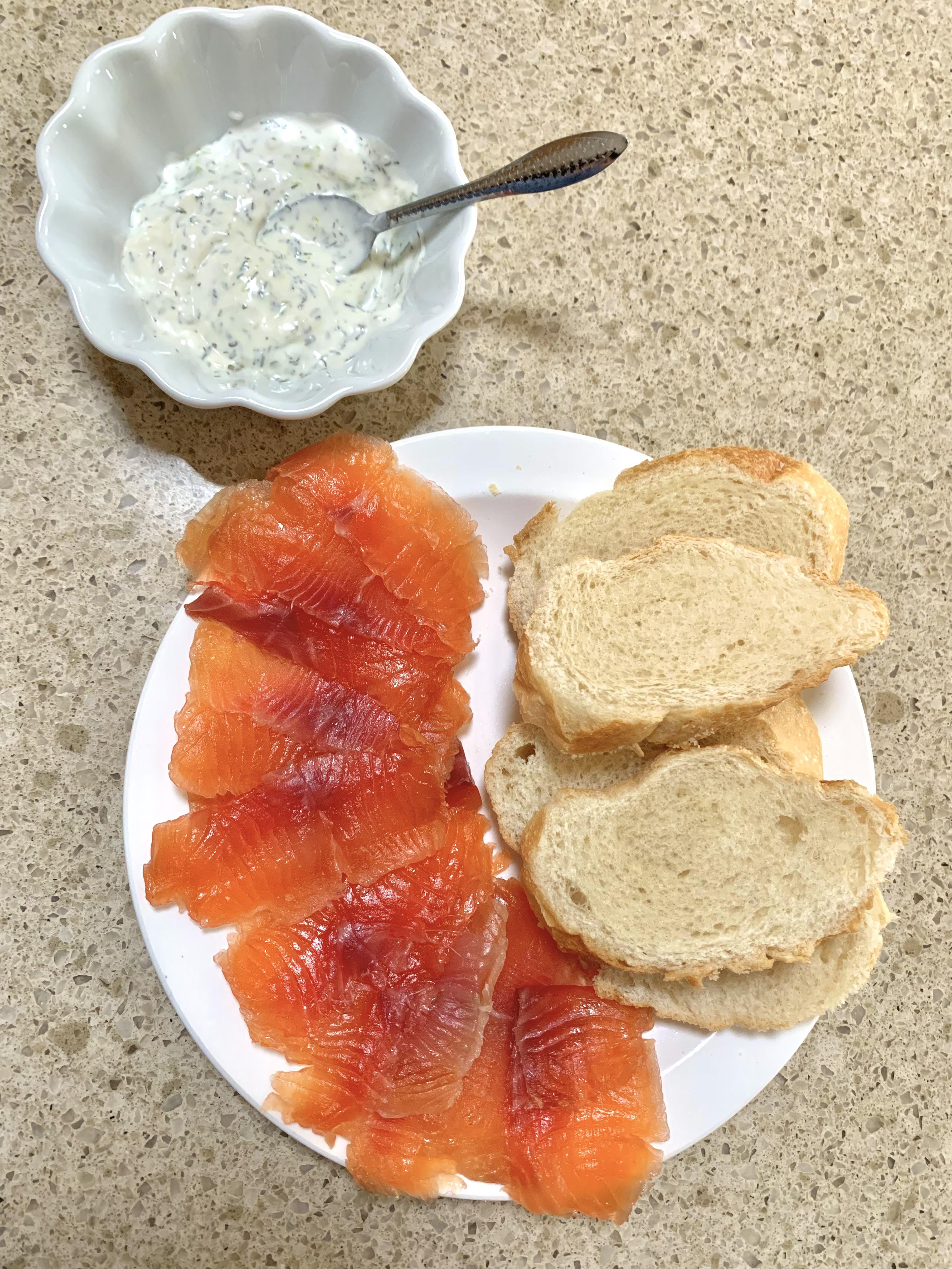salmon gravlax with homemade bread! r/Gravlax