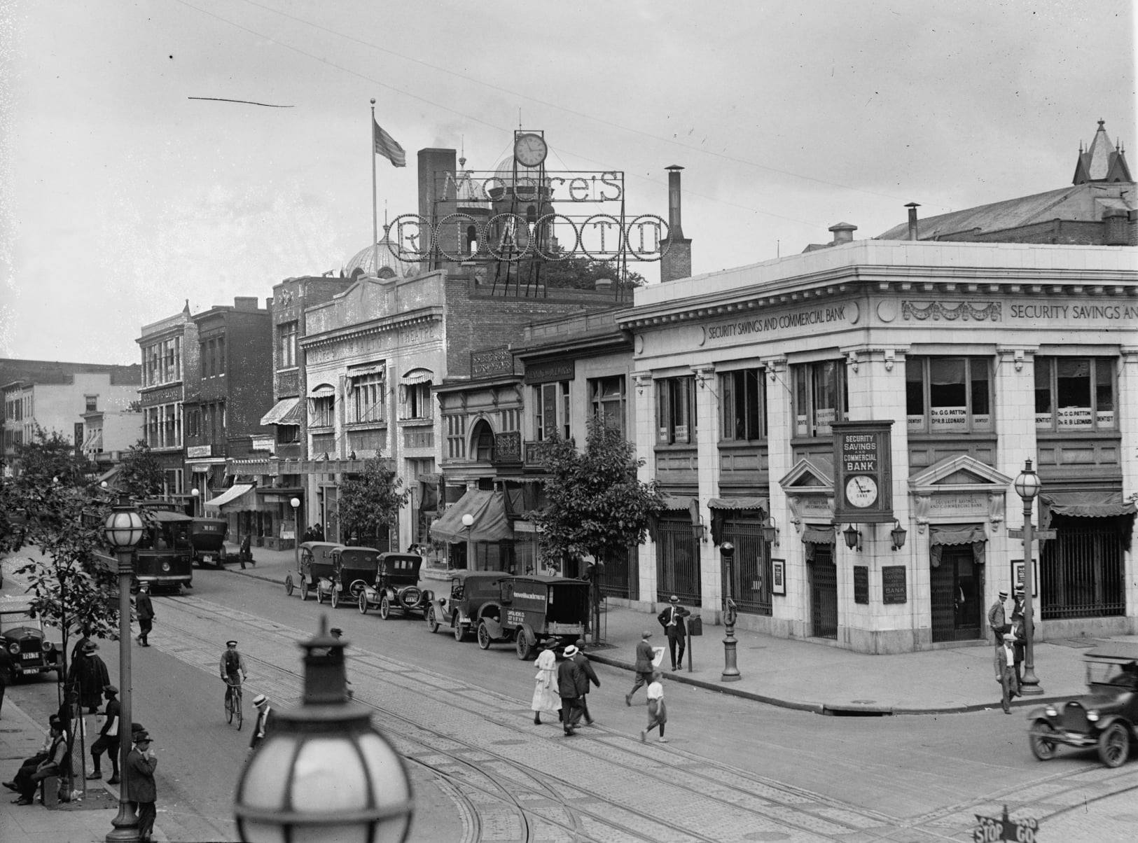 The Rialto Theater and 700 block of 9th St in 1922. The Rialto opened