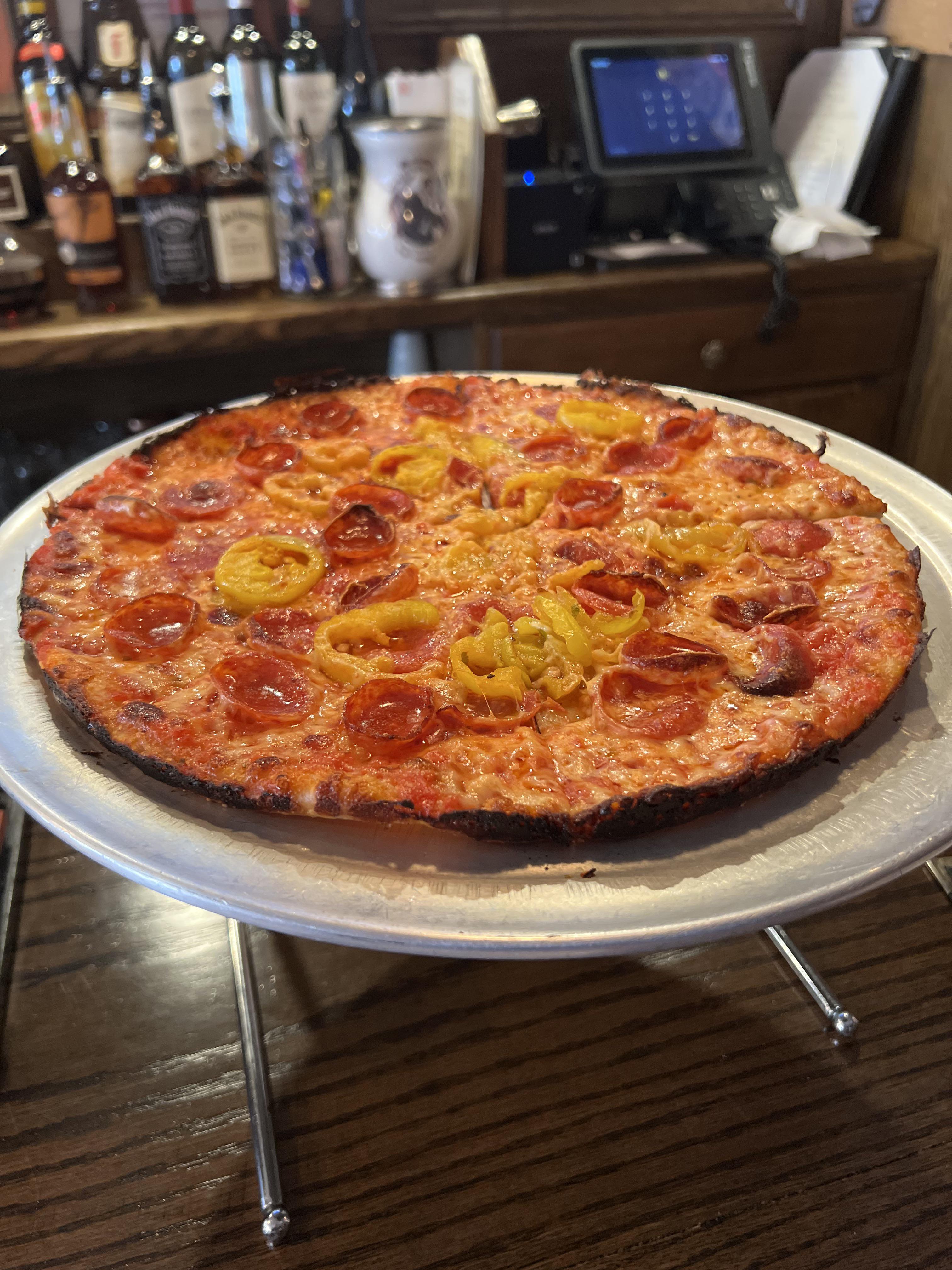 Hot oil, pepperoni, banana peppers, what a combo r/Pizza