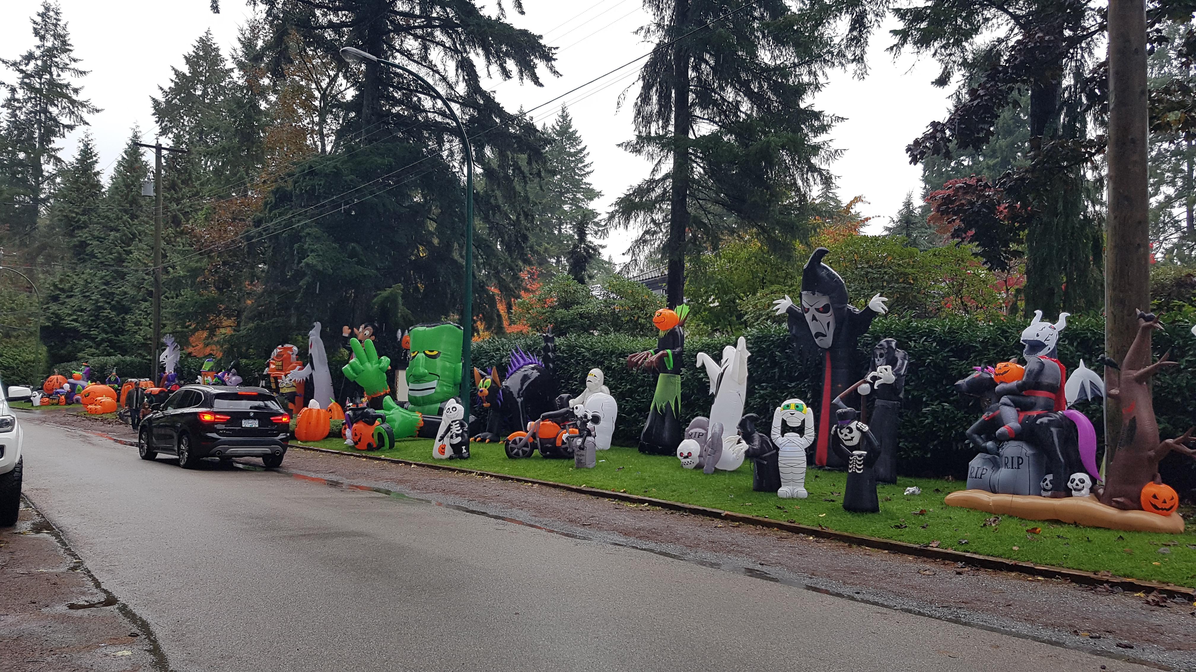 Huge halloween display r/vancouver