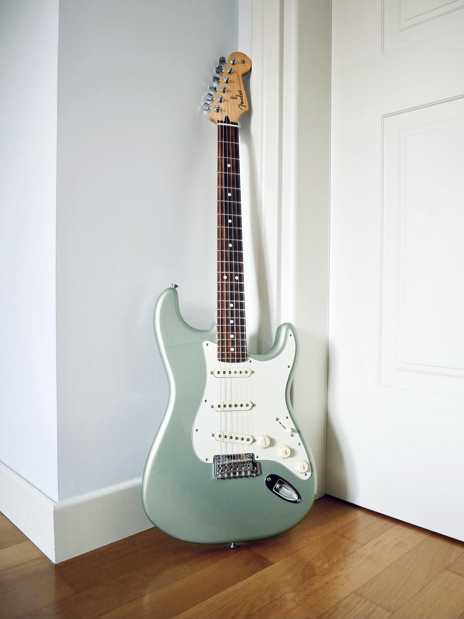 Fender Player Stratocaster Sage Green, Mint Pickguard and vintage