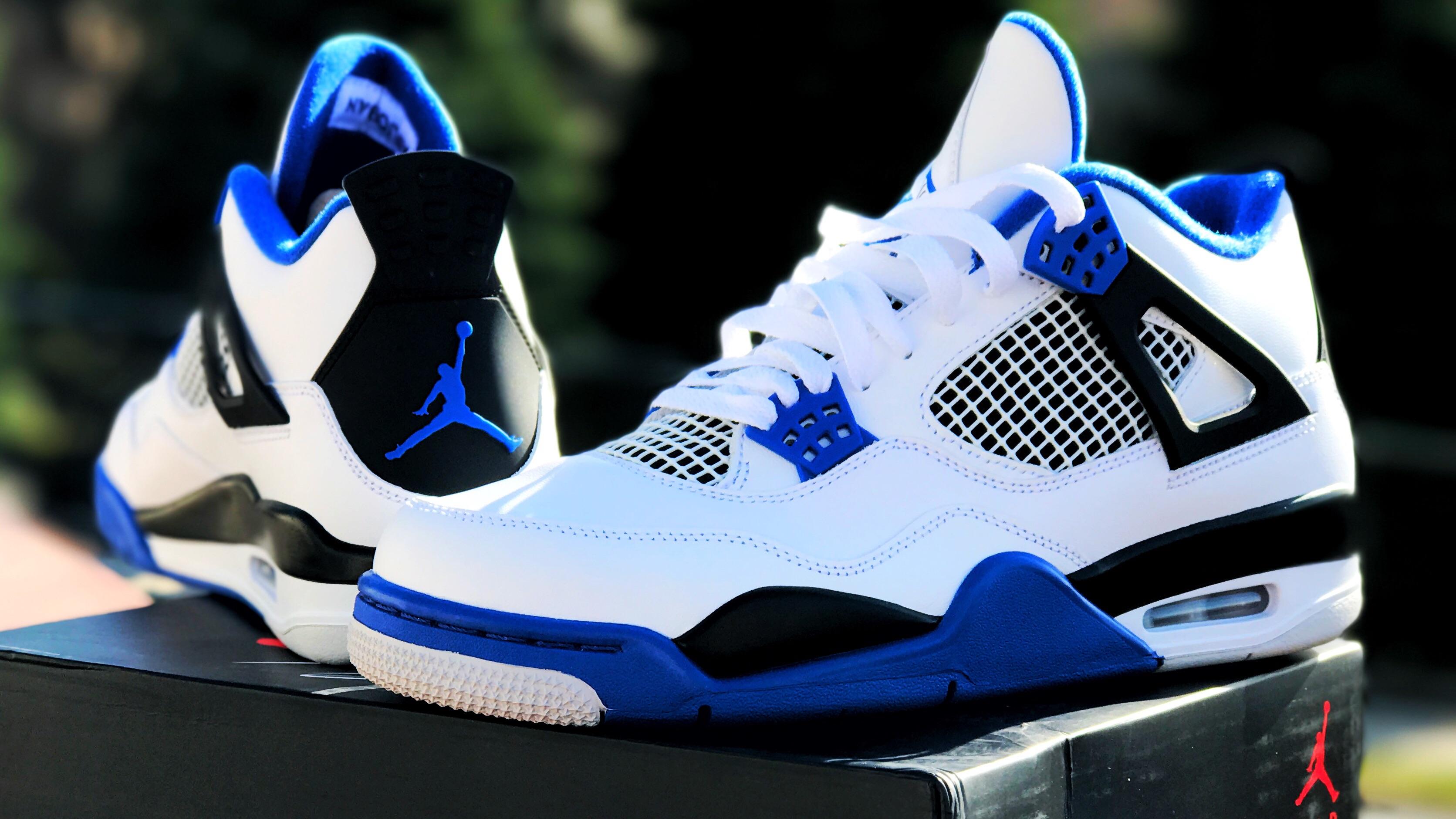 Air Jordan Retro 4s r/Sneakers