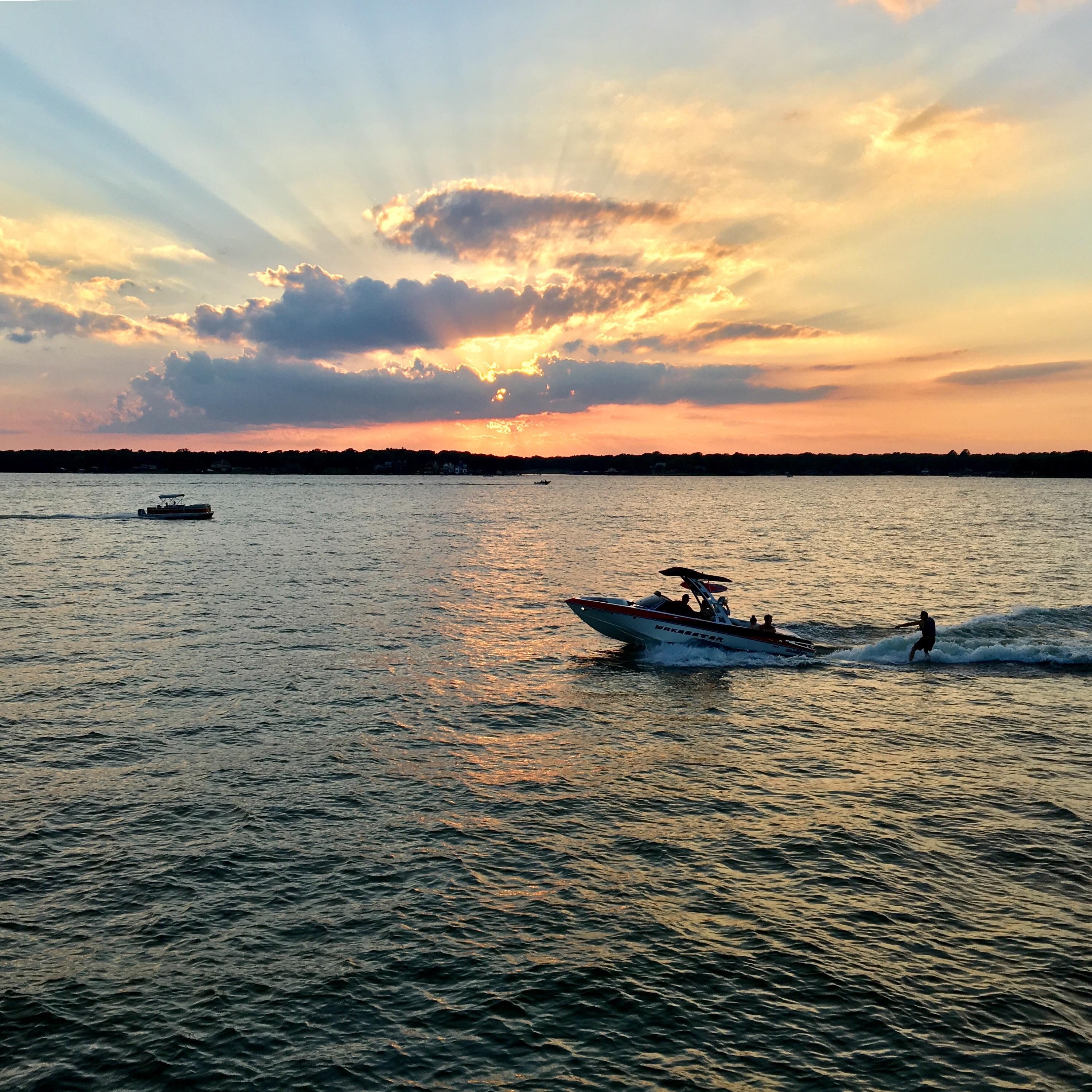 Sun setting over Cedar Creek Lake in Texas (OC) [3000X3000] r/sunset