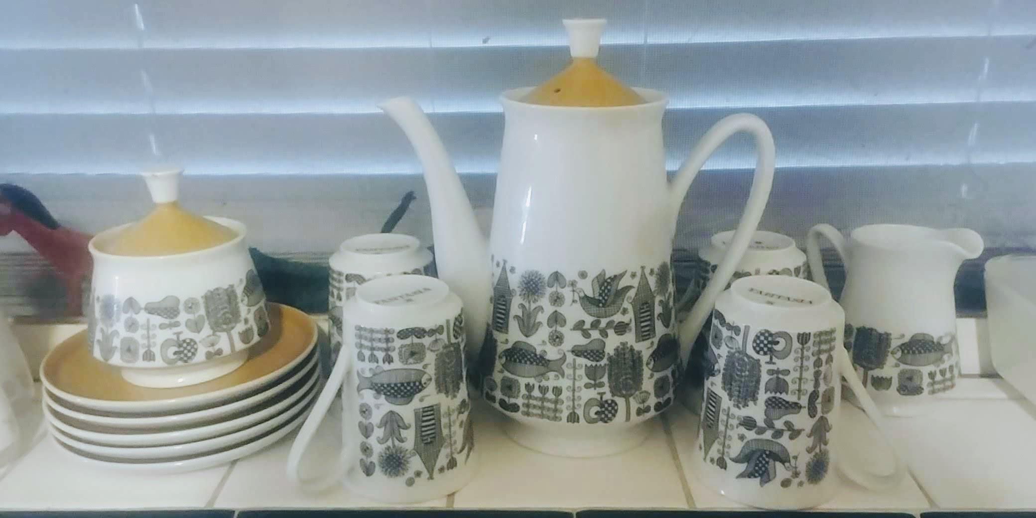 I love this 60's? coffee set I got a few years ago. r/ThriftStoreHauls