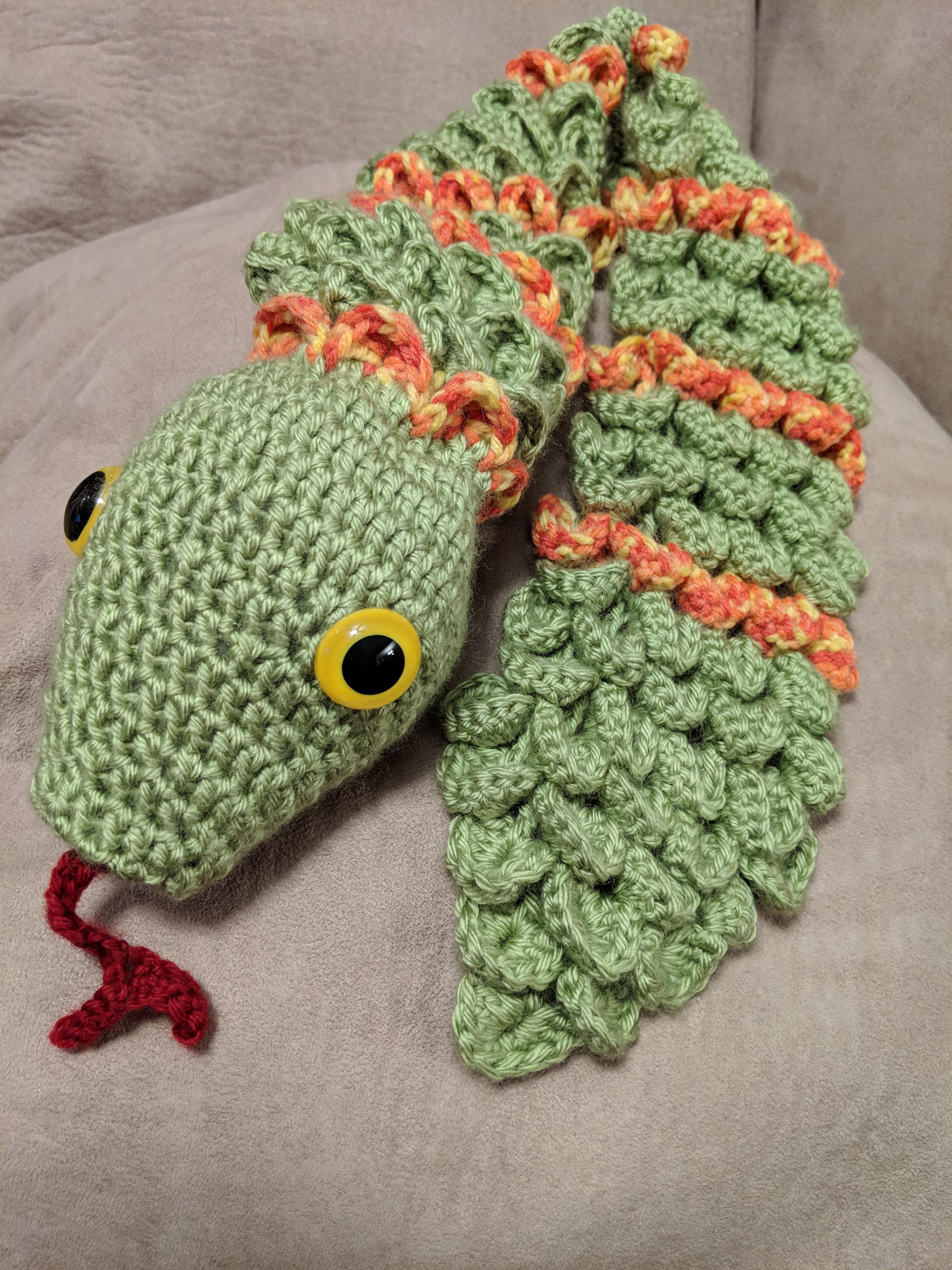 I made a snake scarf! r/crafts