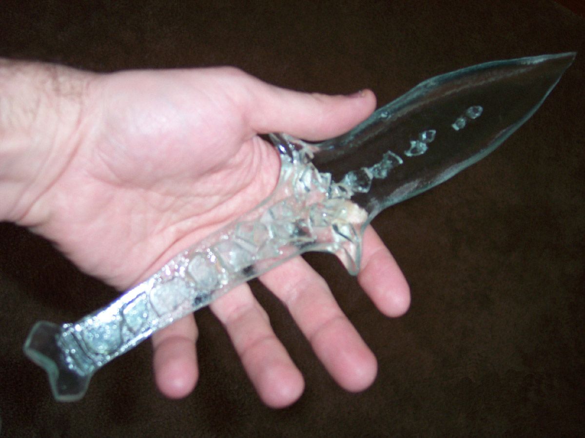 Ice knife 150 damage durability, will break after 5 hits, gives frostbite effect to the enemy