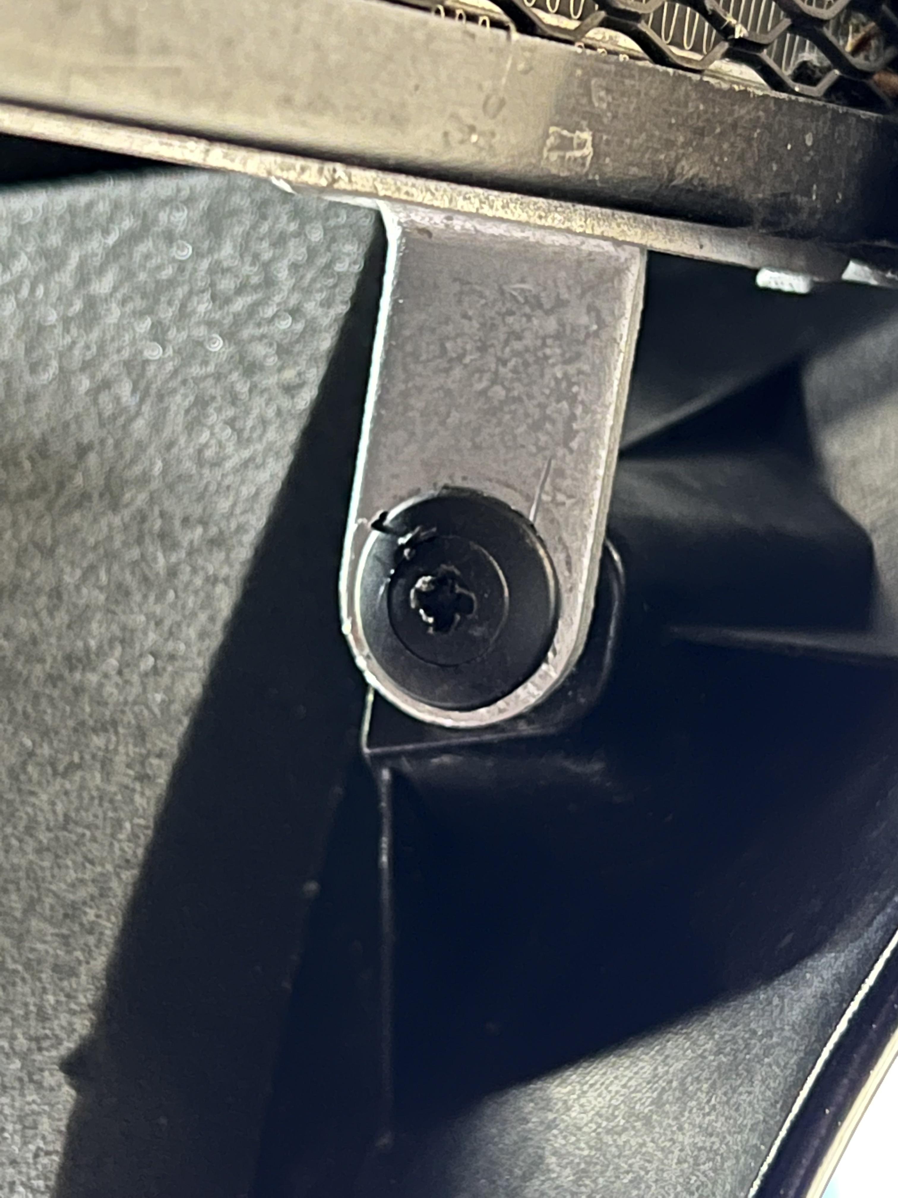 Anyone have any tricks to removing this thing? : r/Yamaha