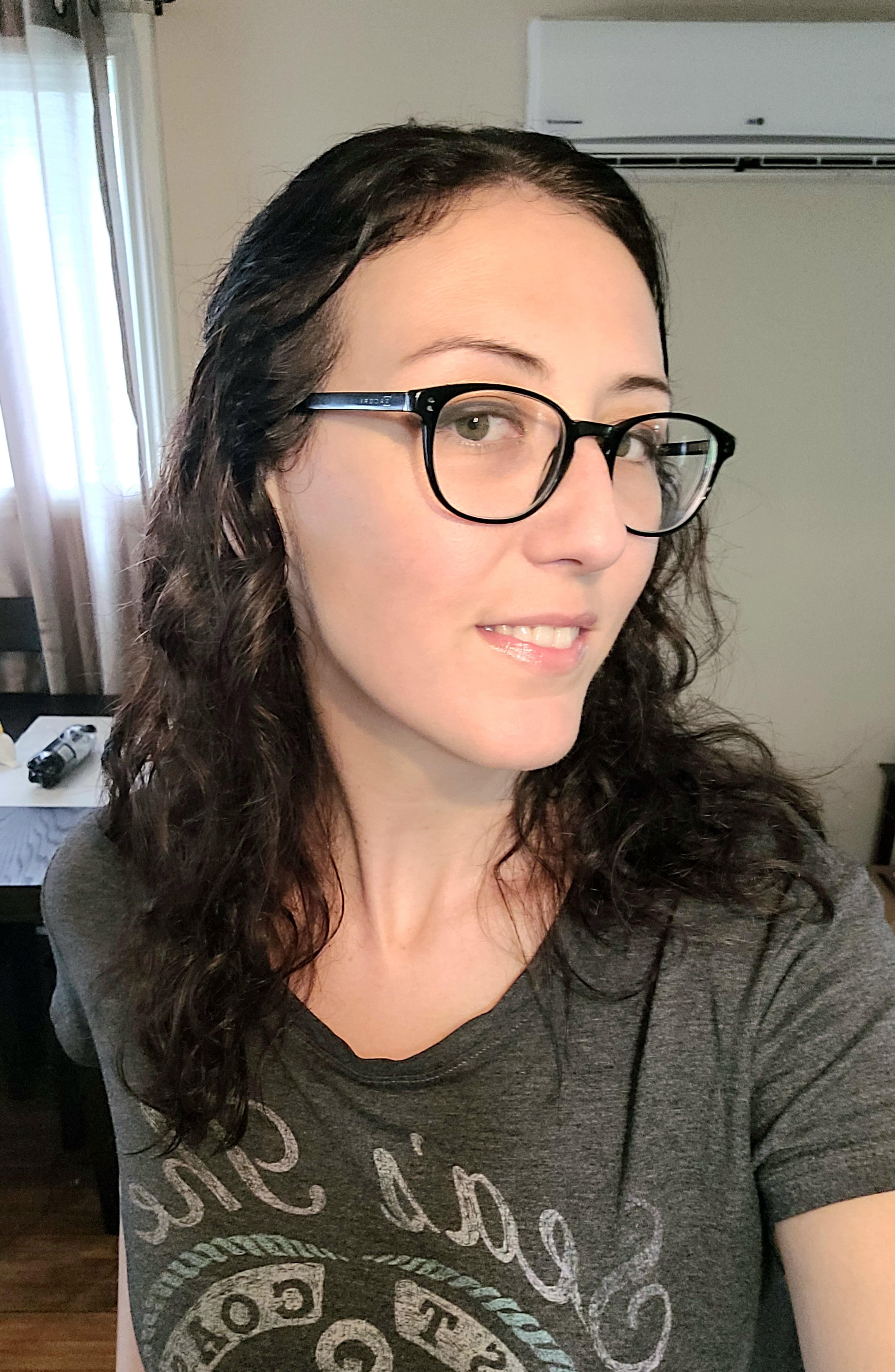 For everyone who asked to see my curly hair : u/Pizzacakecomic