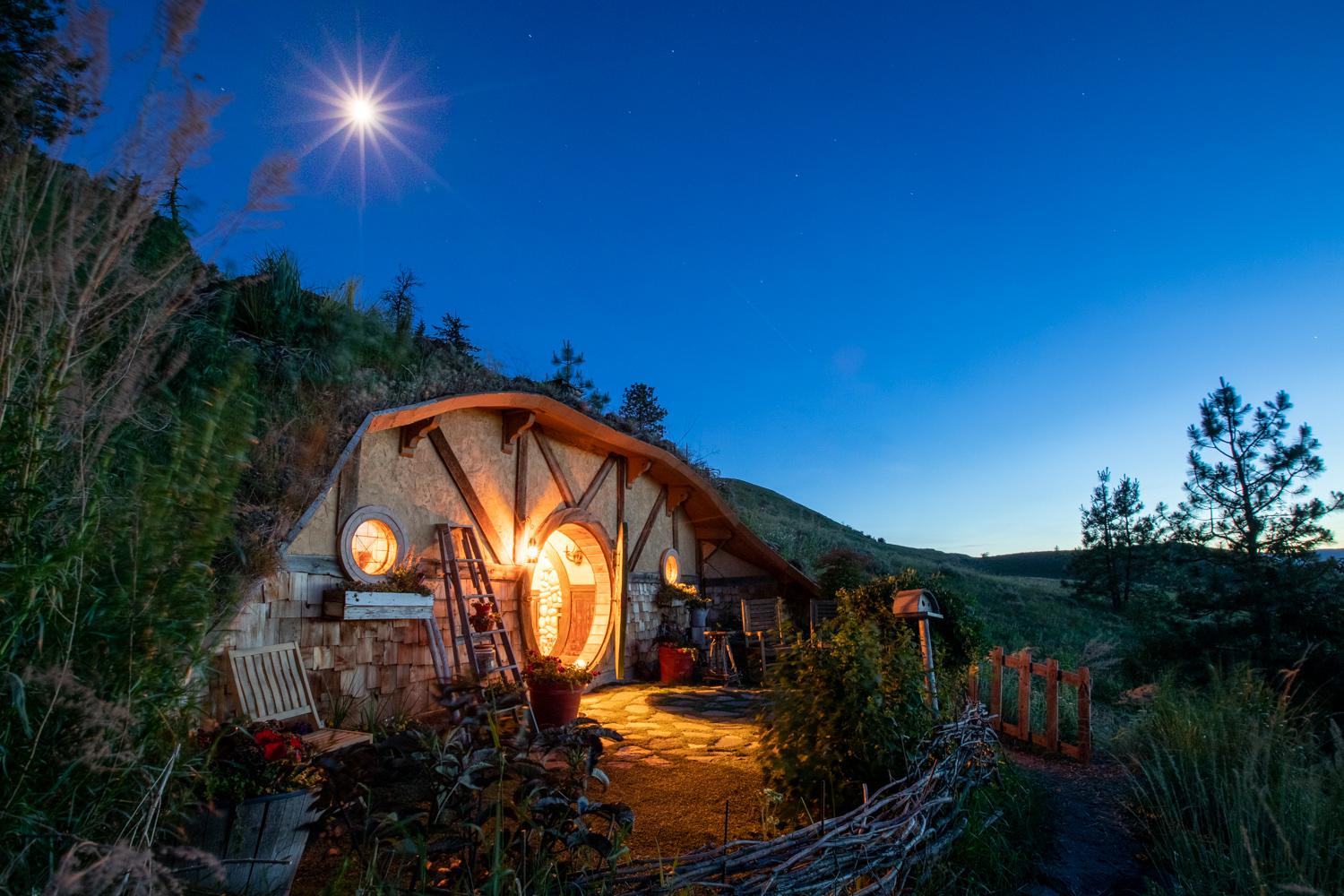 ITAP of a Hobbit House I stayed at in Washington state r/itookapicture