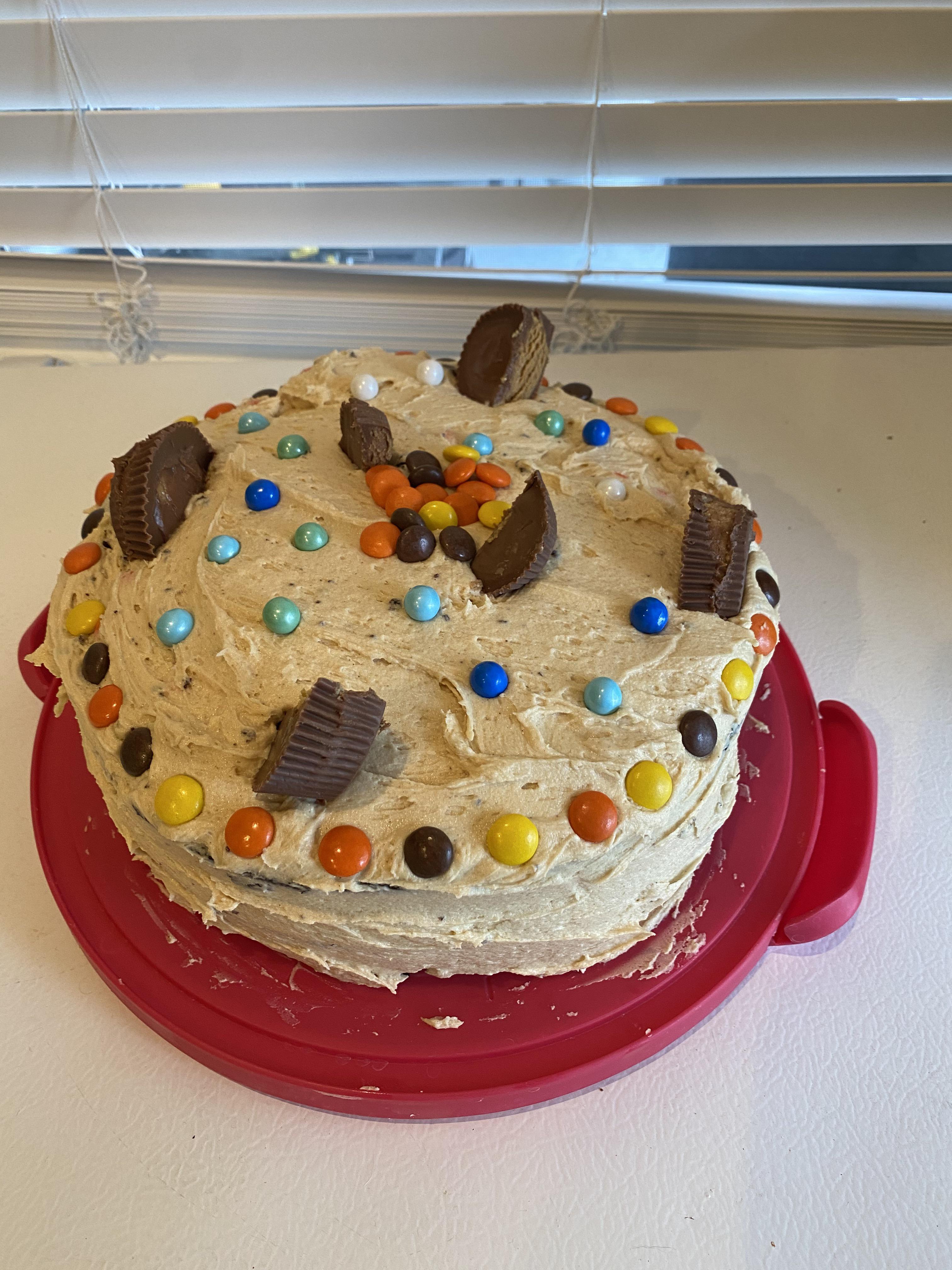 Ultimate Reese’s cake! Peanut butter buttercream frosting, chocolate