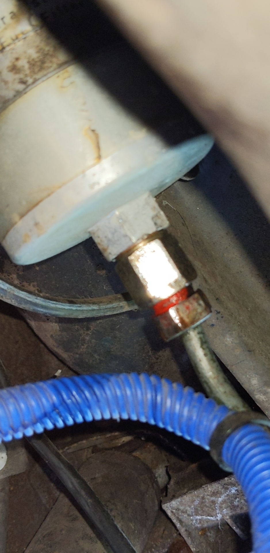 Why? Who puts red loctite on fuel filter bolts? How do I remove it? 944