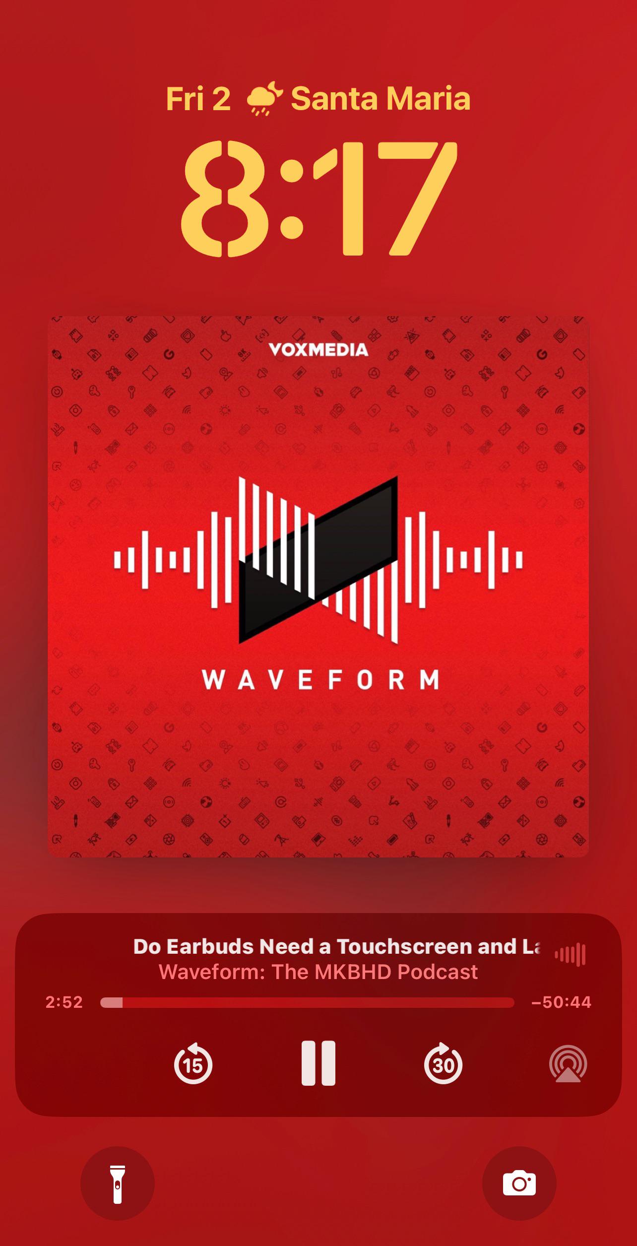 IOS 16 Lockscreen when playing the Waveform Podcast is so nice to look