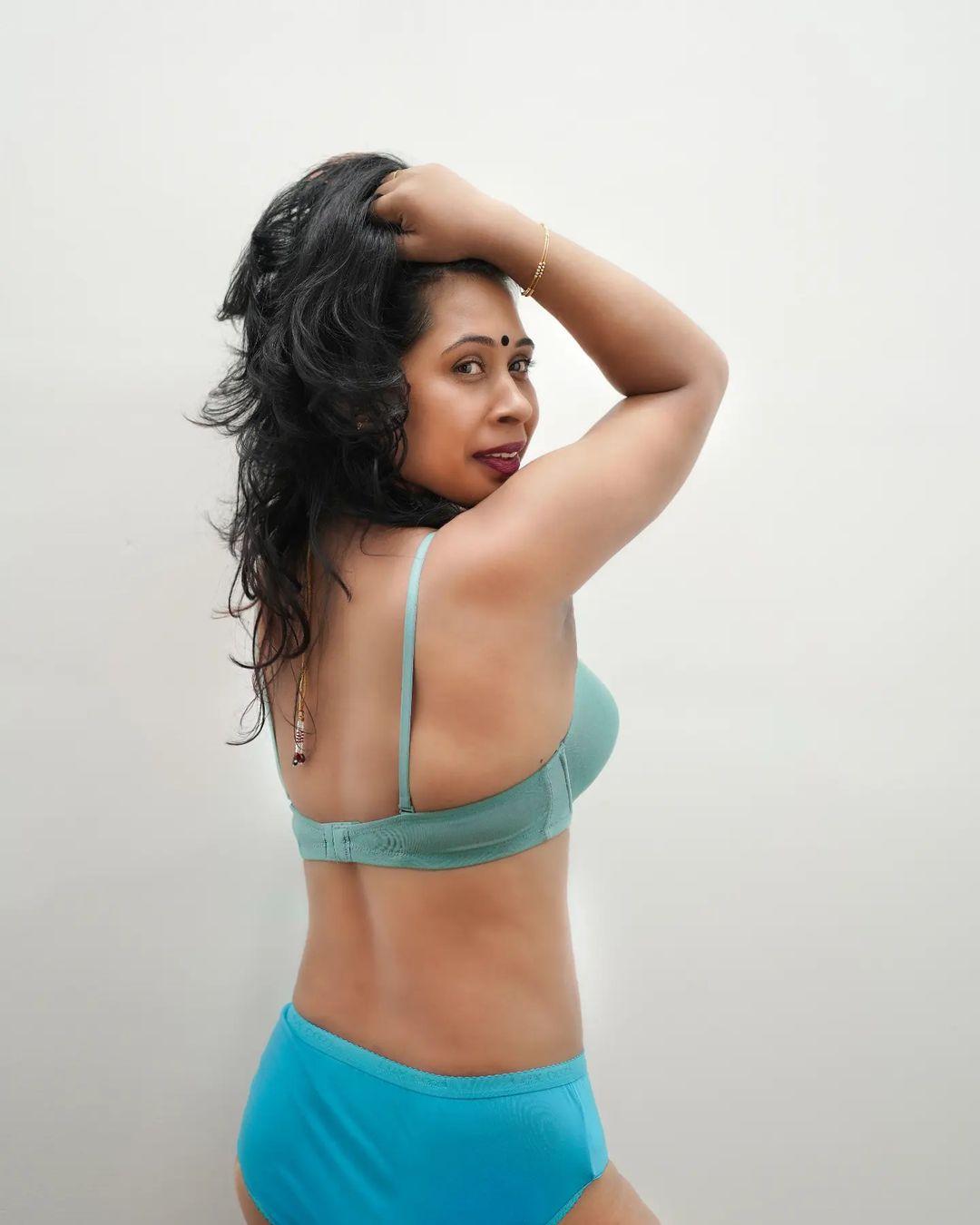 Gowri Mathews : MalluBabes