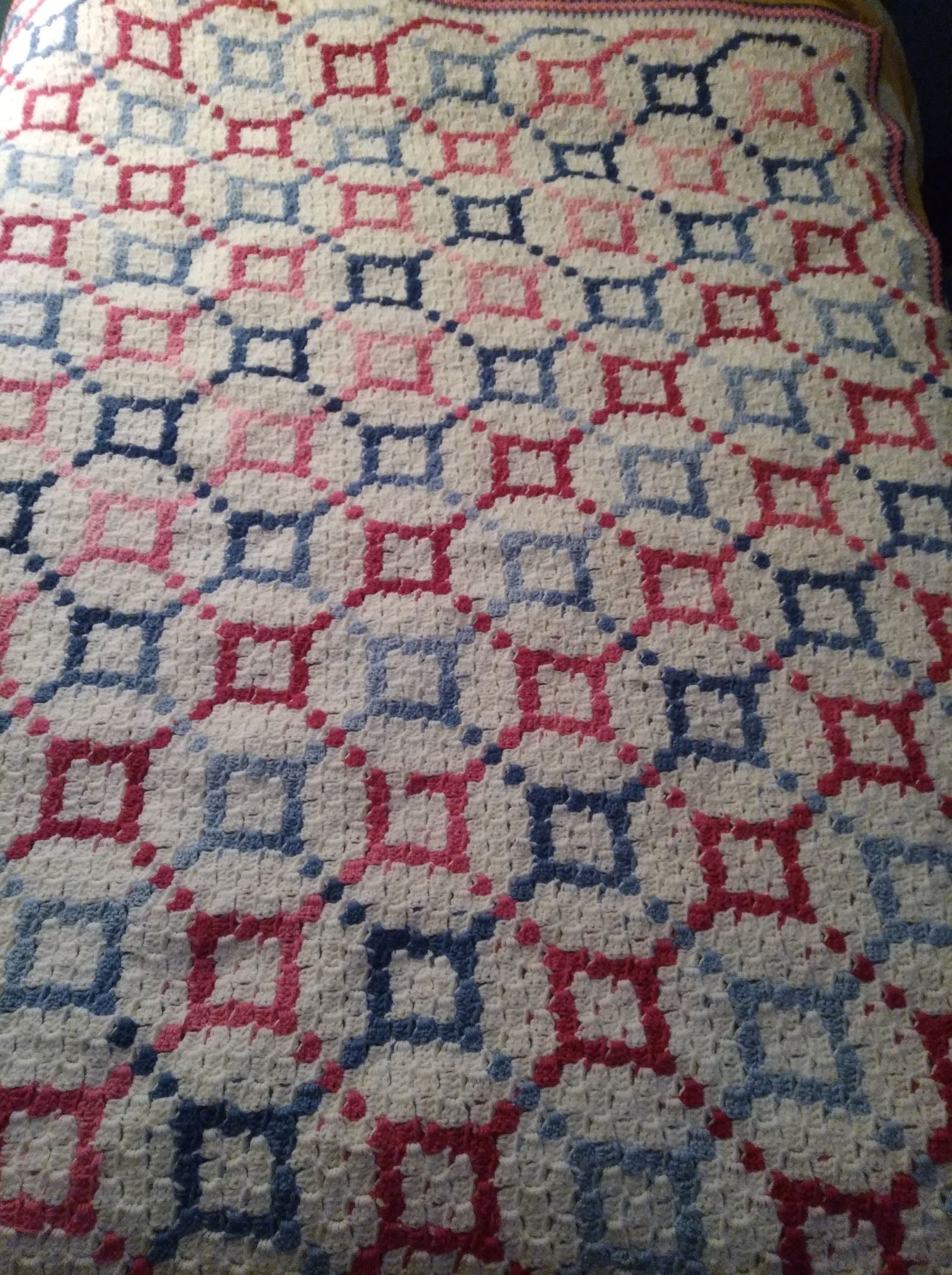 I made this wedding ring blanket for a wedding gift r/CrochetBlankets