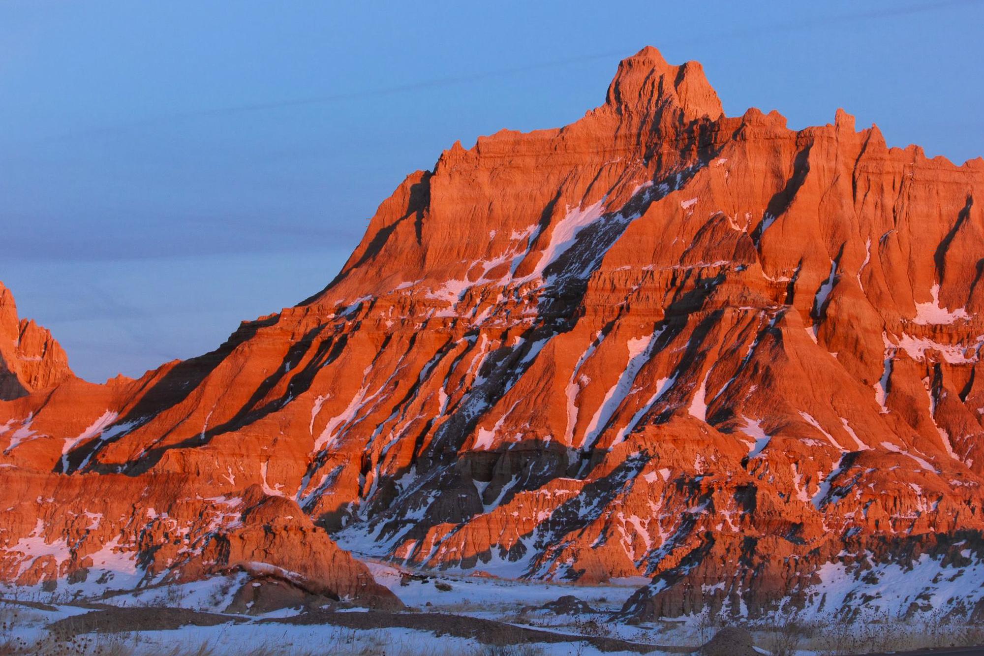 Badlands, South Dakota [OC][2000x1333] r/EarthPorn
