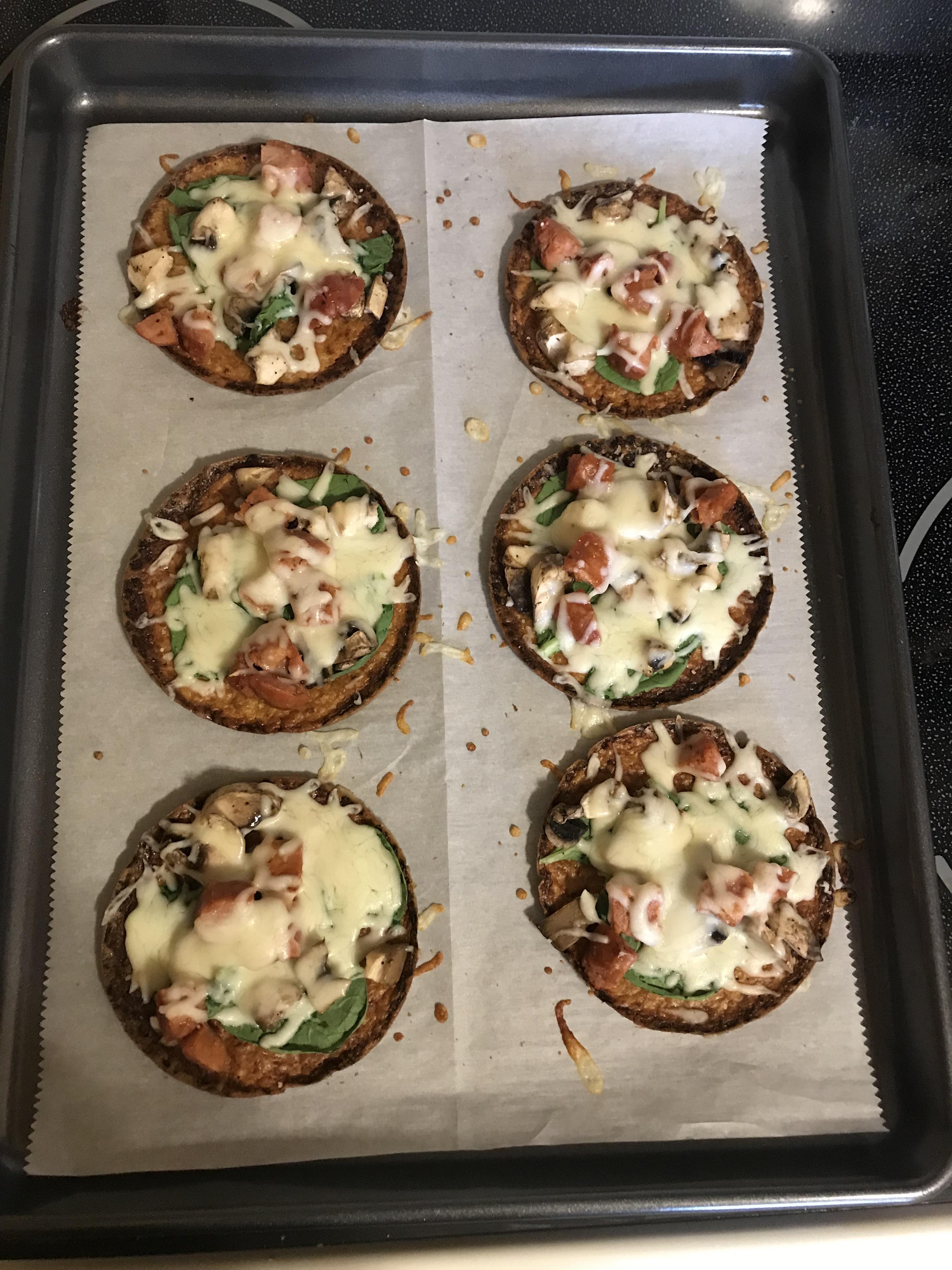 Cauliflower Crust mini pizzas! r/ketorecipes