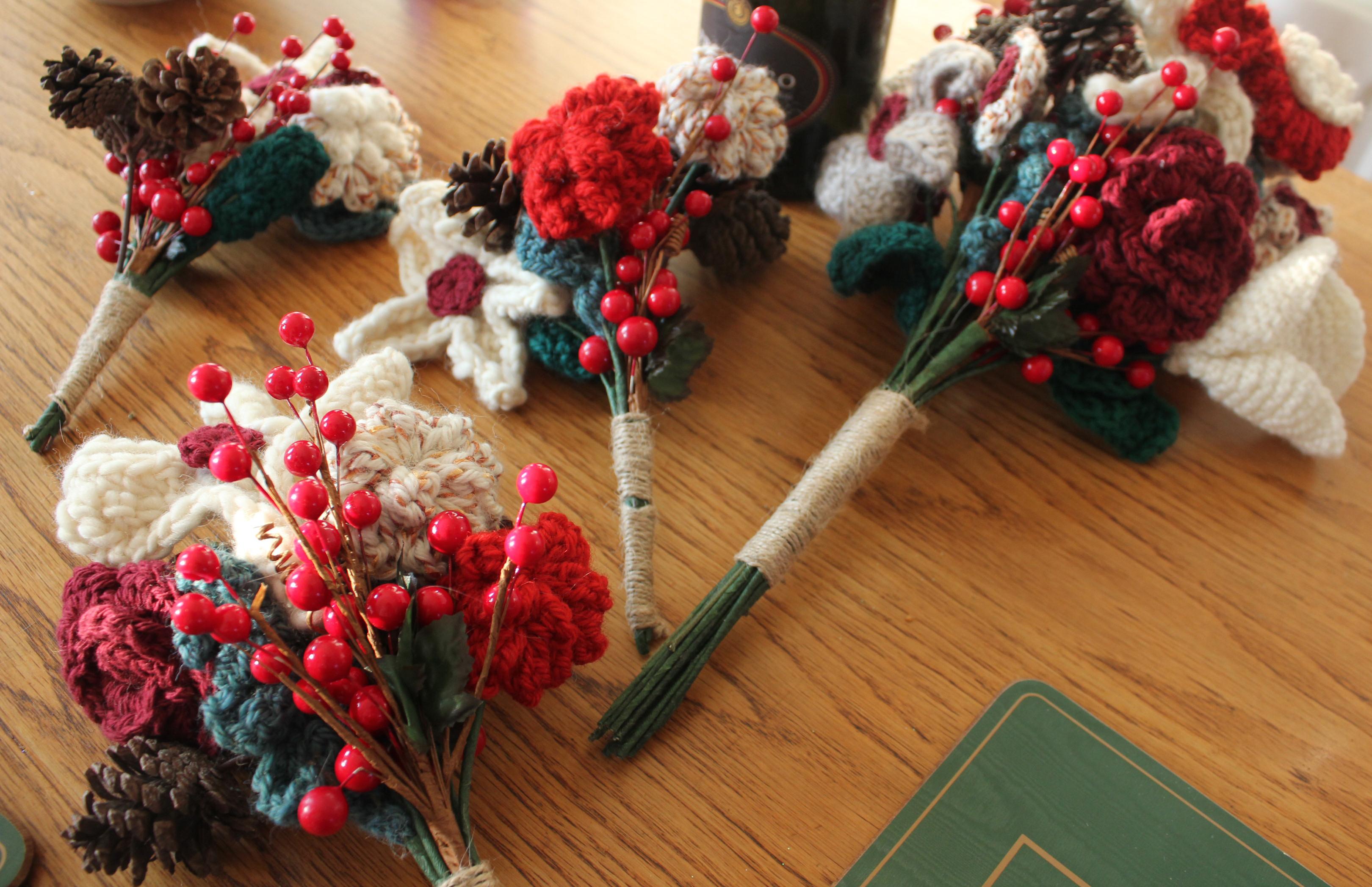 Crochet bouquets I made for a friend's December wedding r/weddingplanning