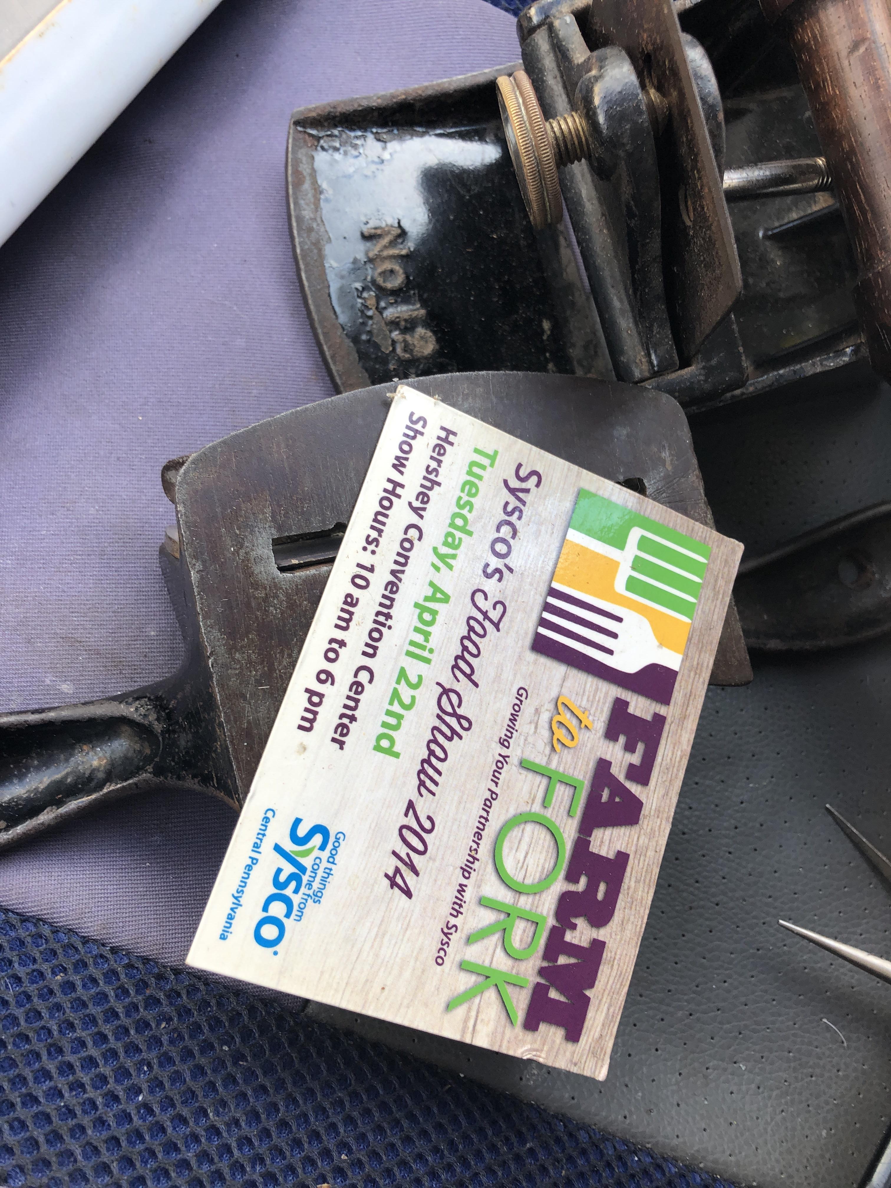 Neat way to protect blades on planes, use those fridge