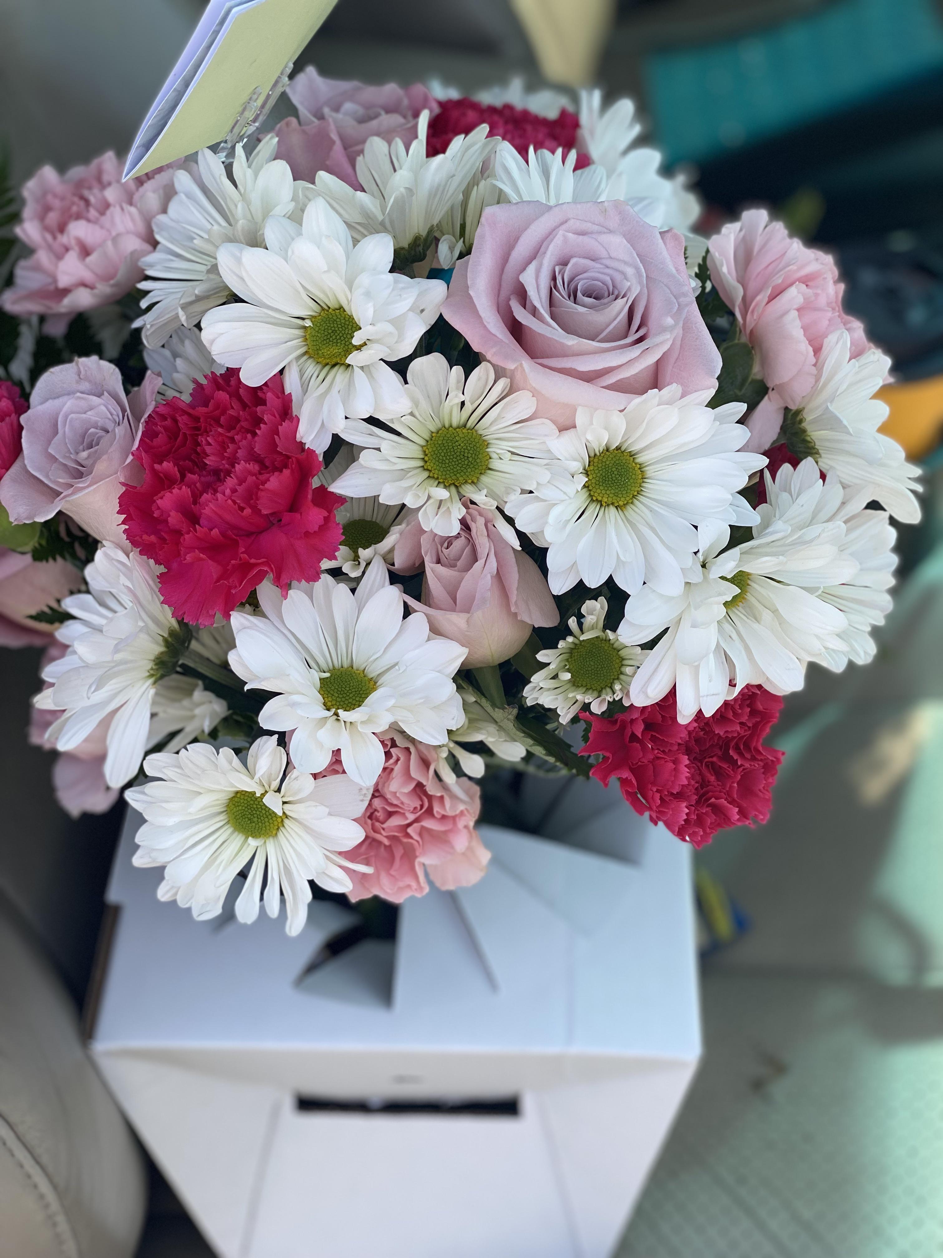 UB delivery to customer. Flowers?🌹 r/UberEATS