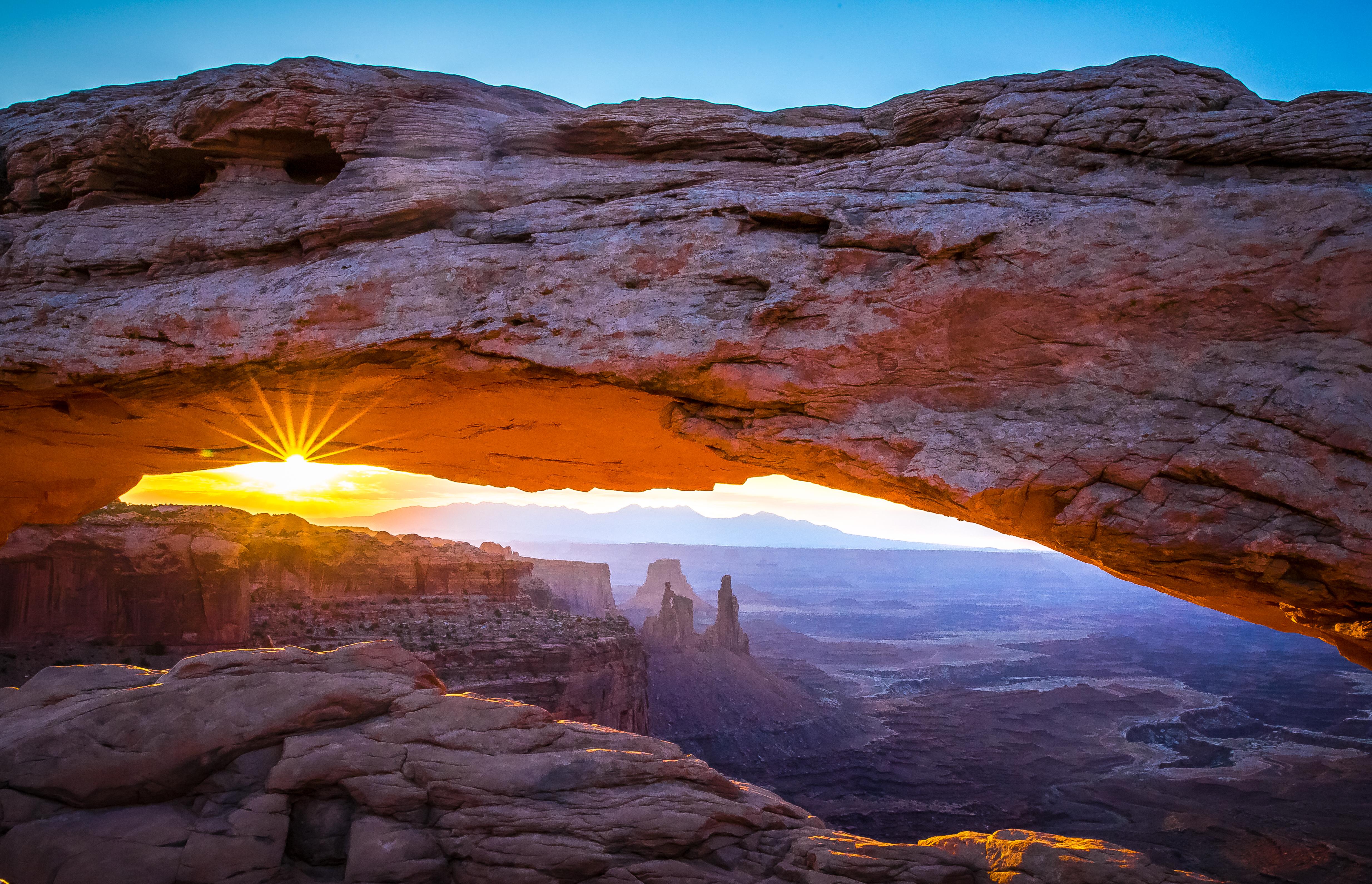 Sunrise at Mesa Arch [4935x3181] r/EarthPorn