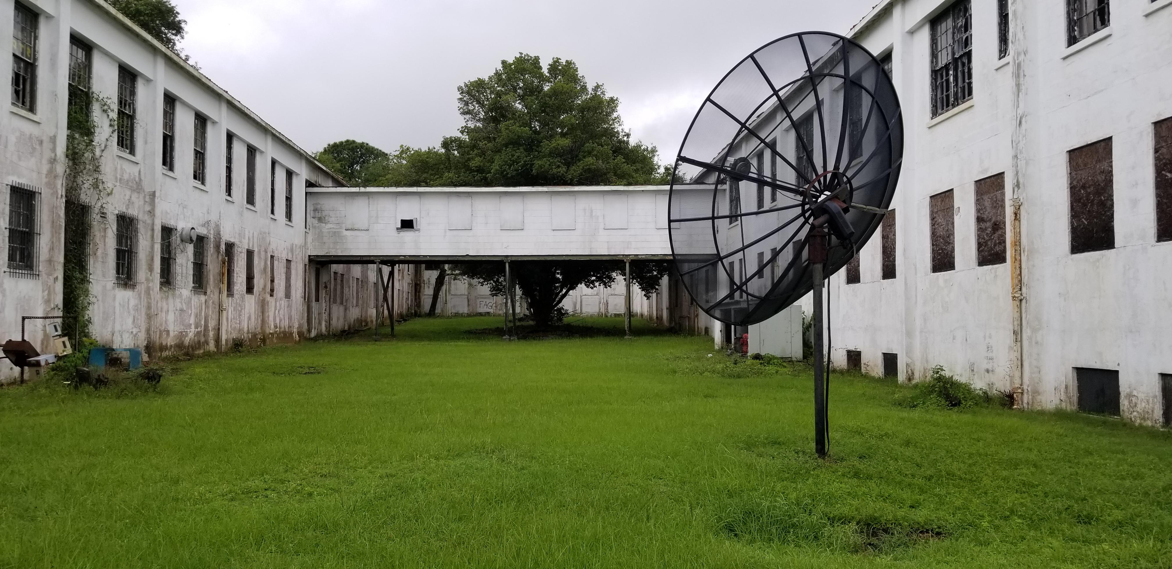Abandoned naval hospital. North charleston, south carolina.[OC] [4032×
