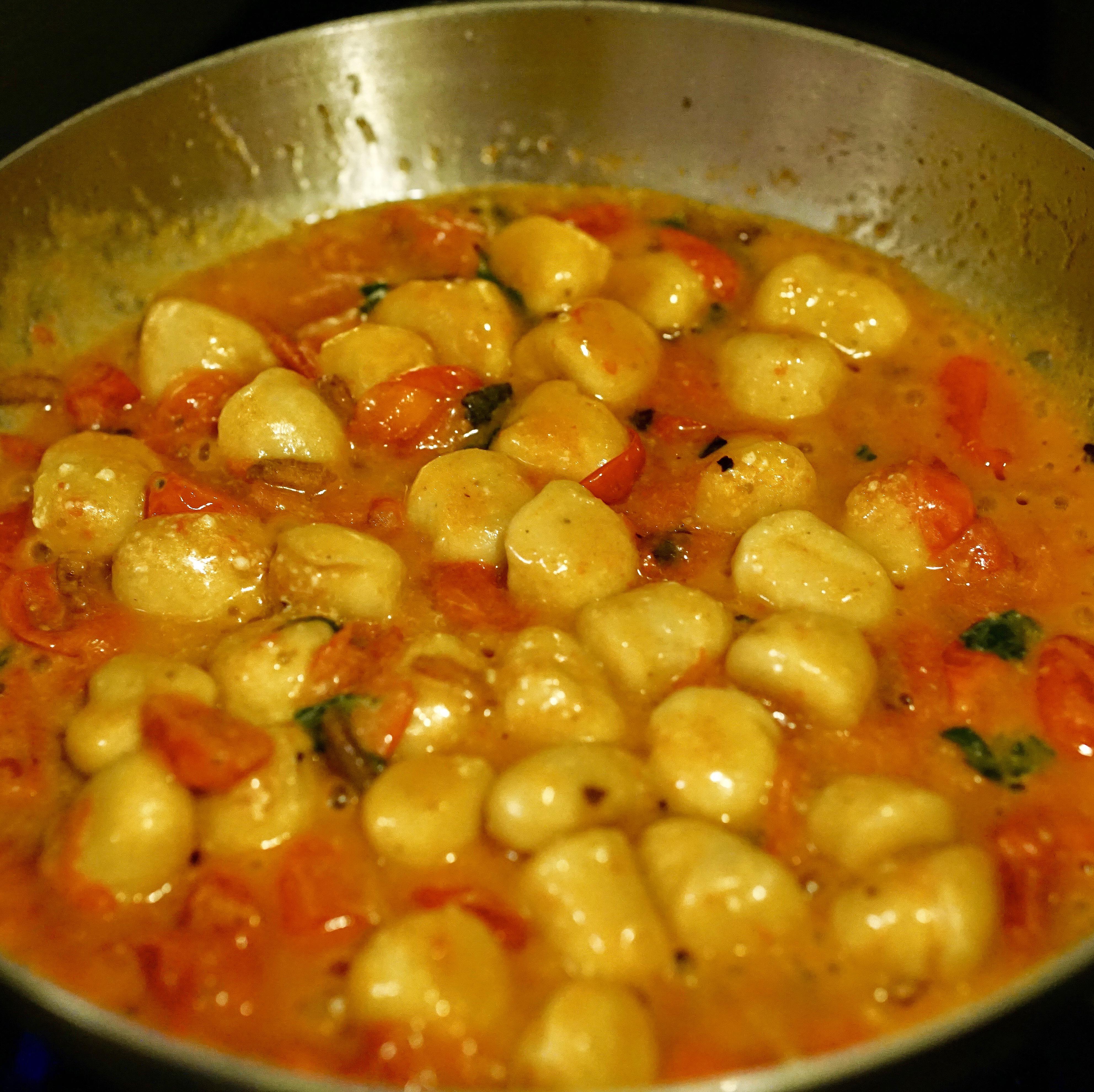 [Homemade] Cauliflower gnocchi with burnt garlic, grape tomatoes, and
