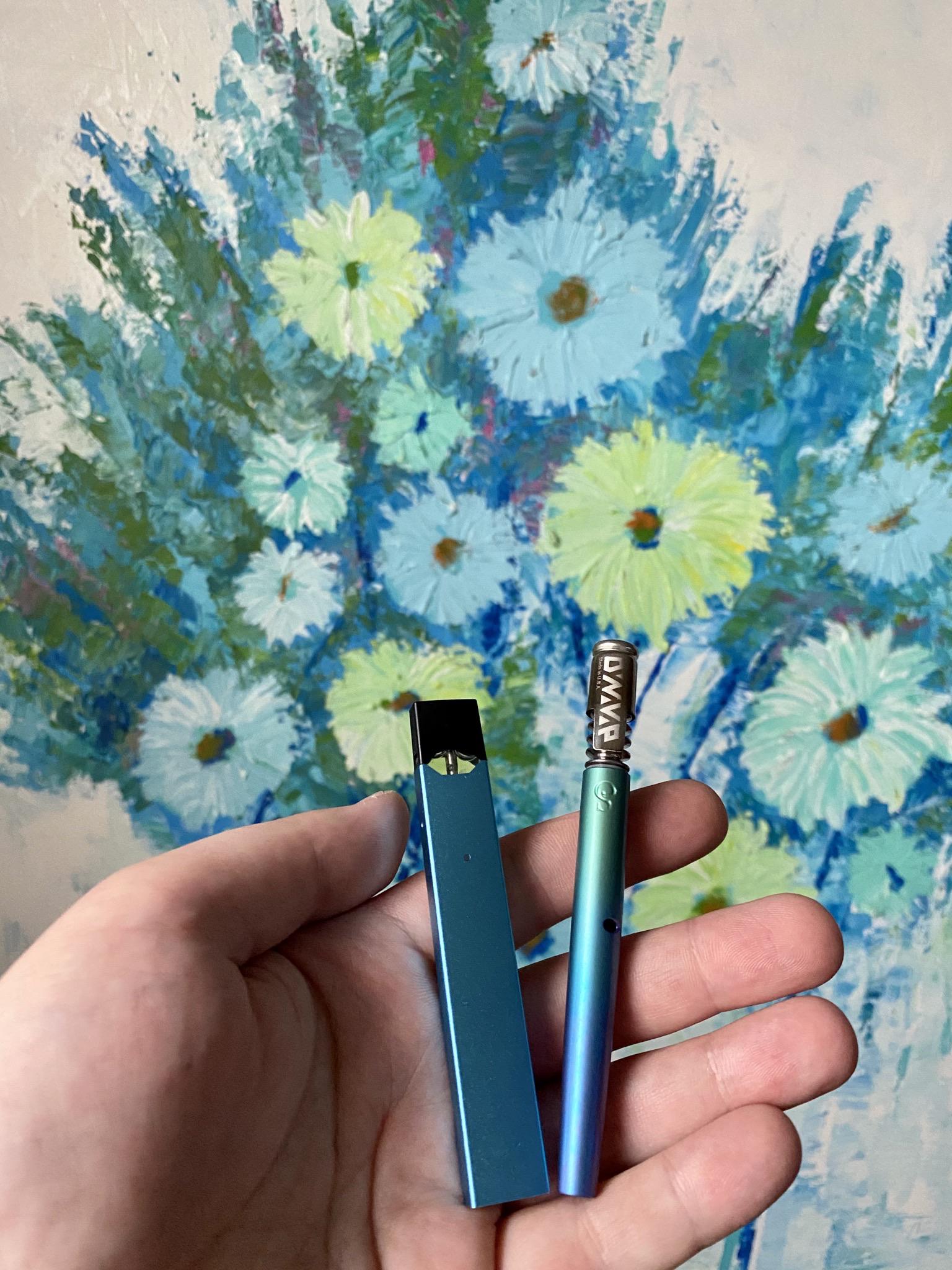 The custom Simrell and Juul fit my love for green and blue r/vaporents