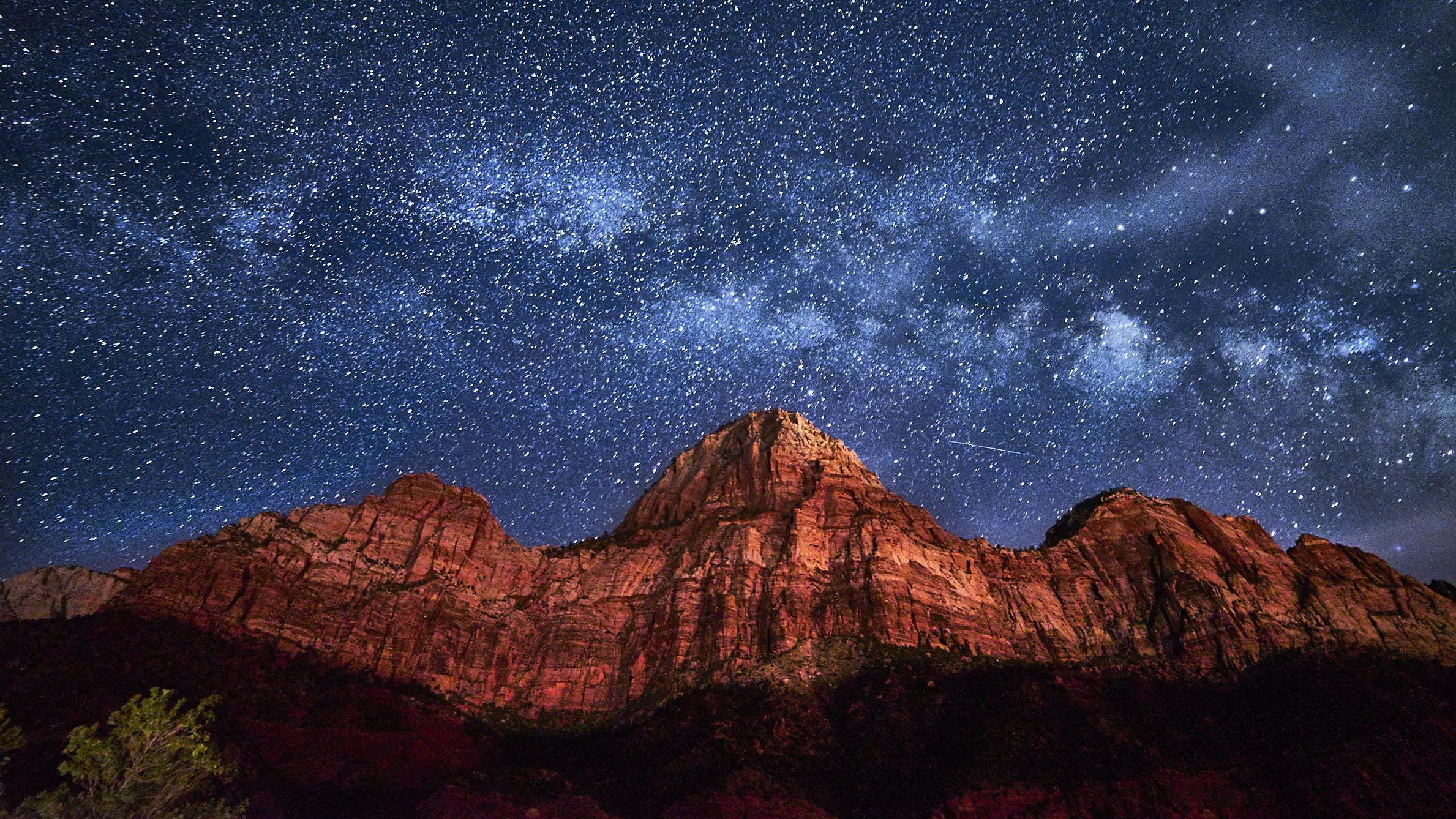 Nummer's Zion has some amazing sky at night [2378*1338][OC]
