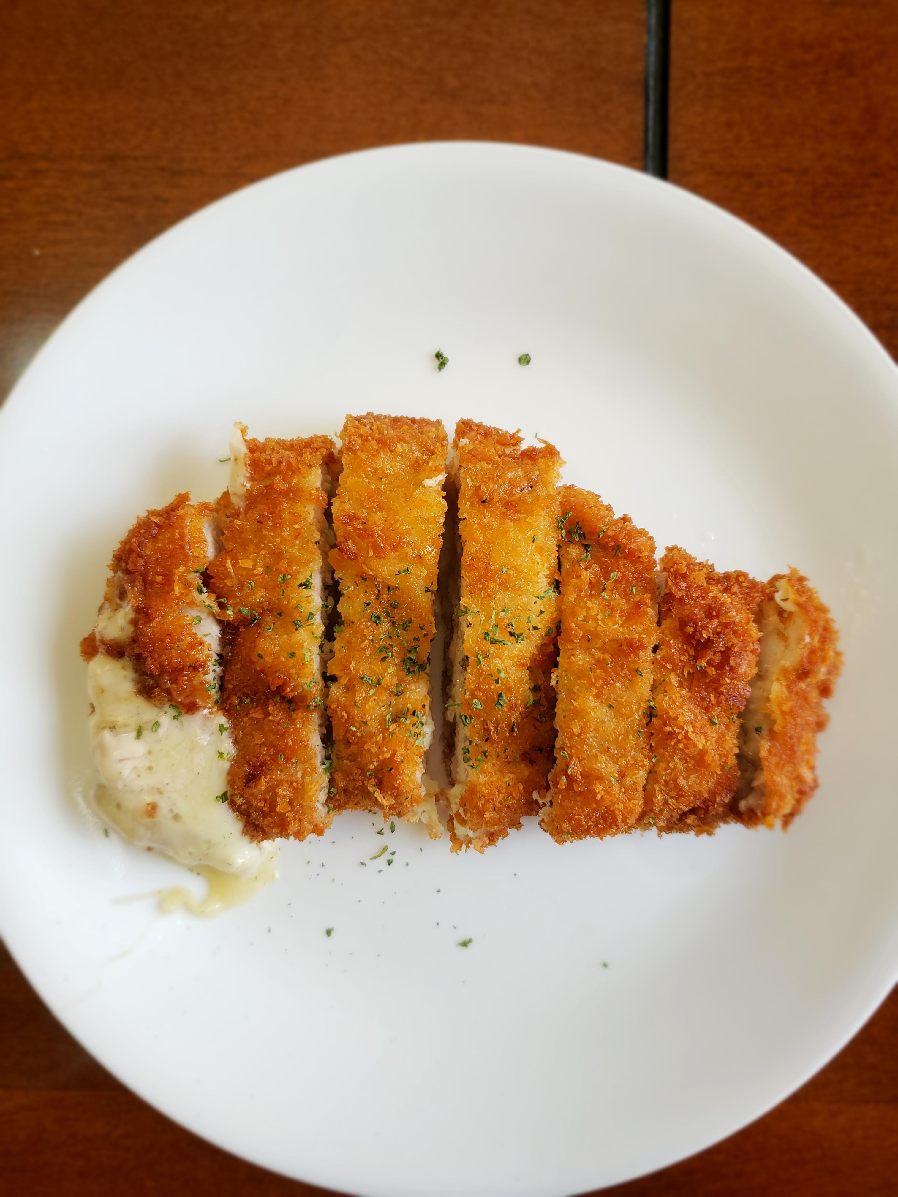 [Homemade] Cheese pork cutlet (Cheese tonkatsu) r/food