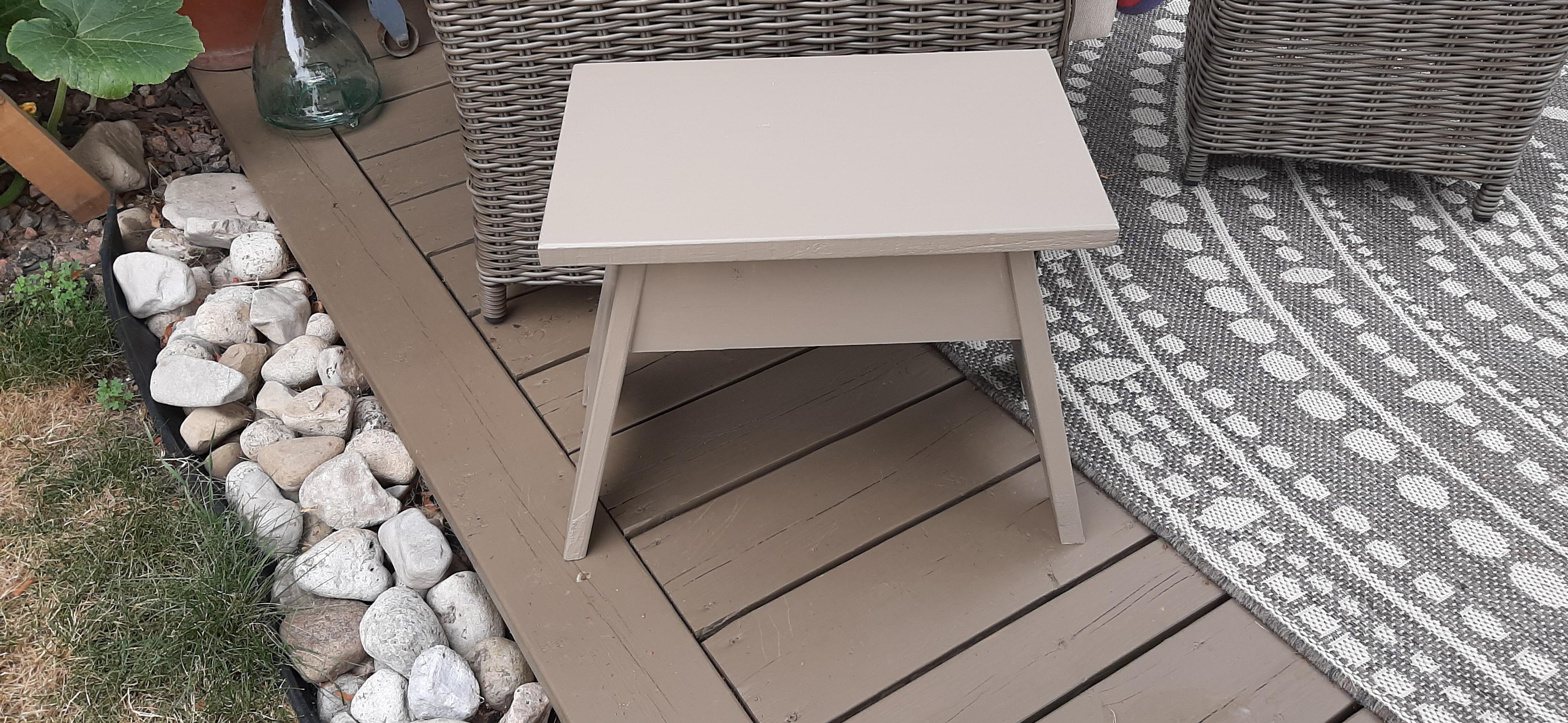 Kreg Jig. Picked up a Kreg jig and made a small side table for the deck