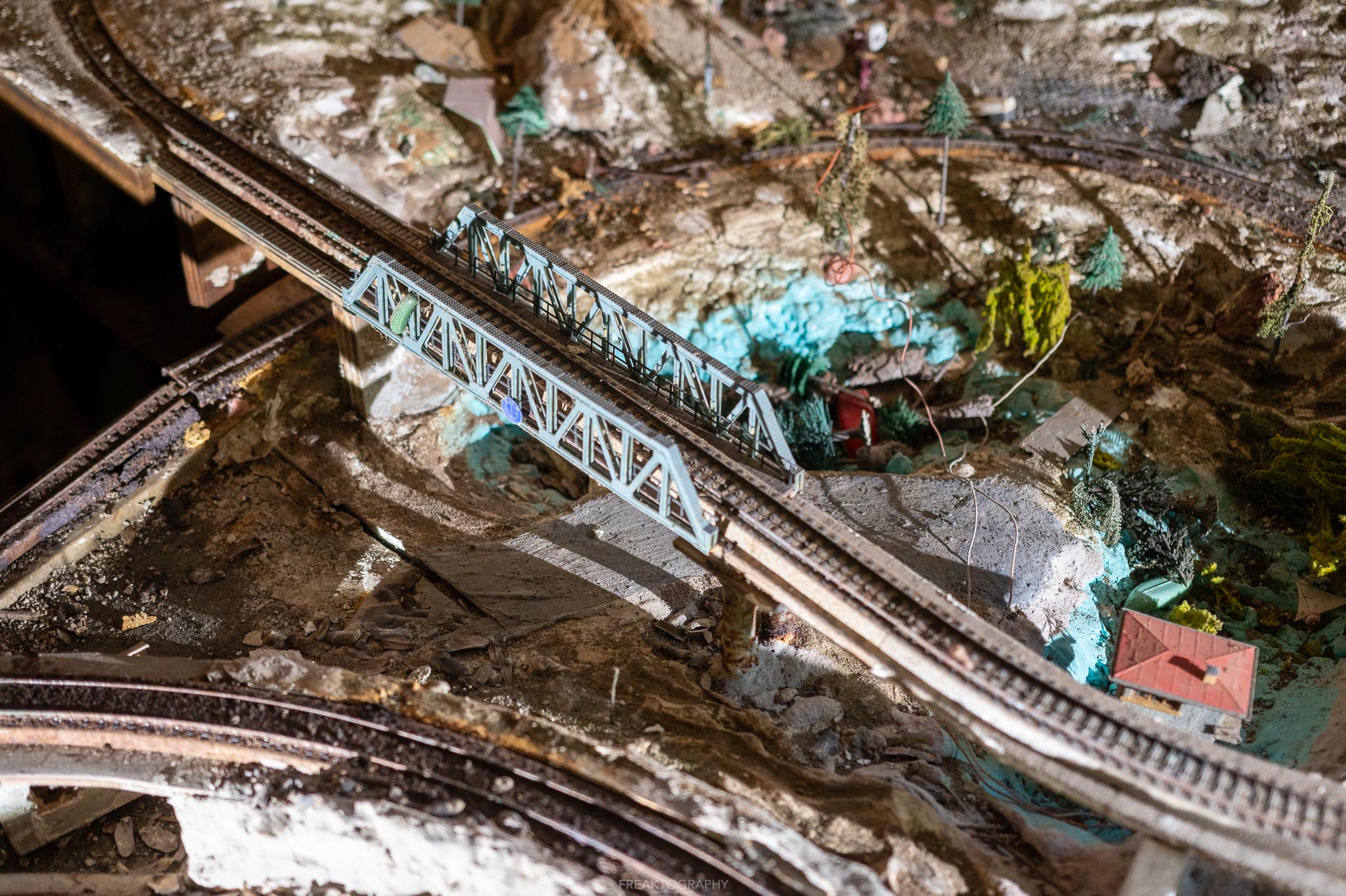 Model Train Set in an Abandoned House Ontario Canada (OC) 2048x1365