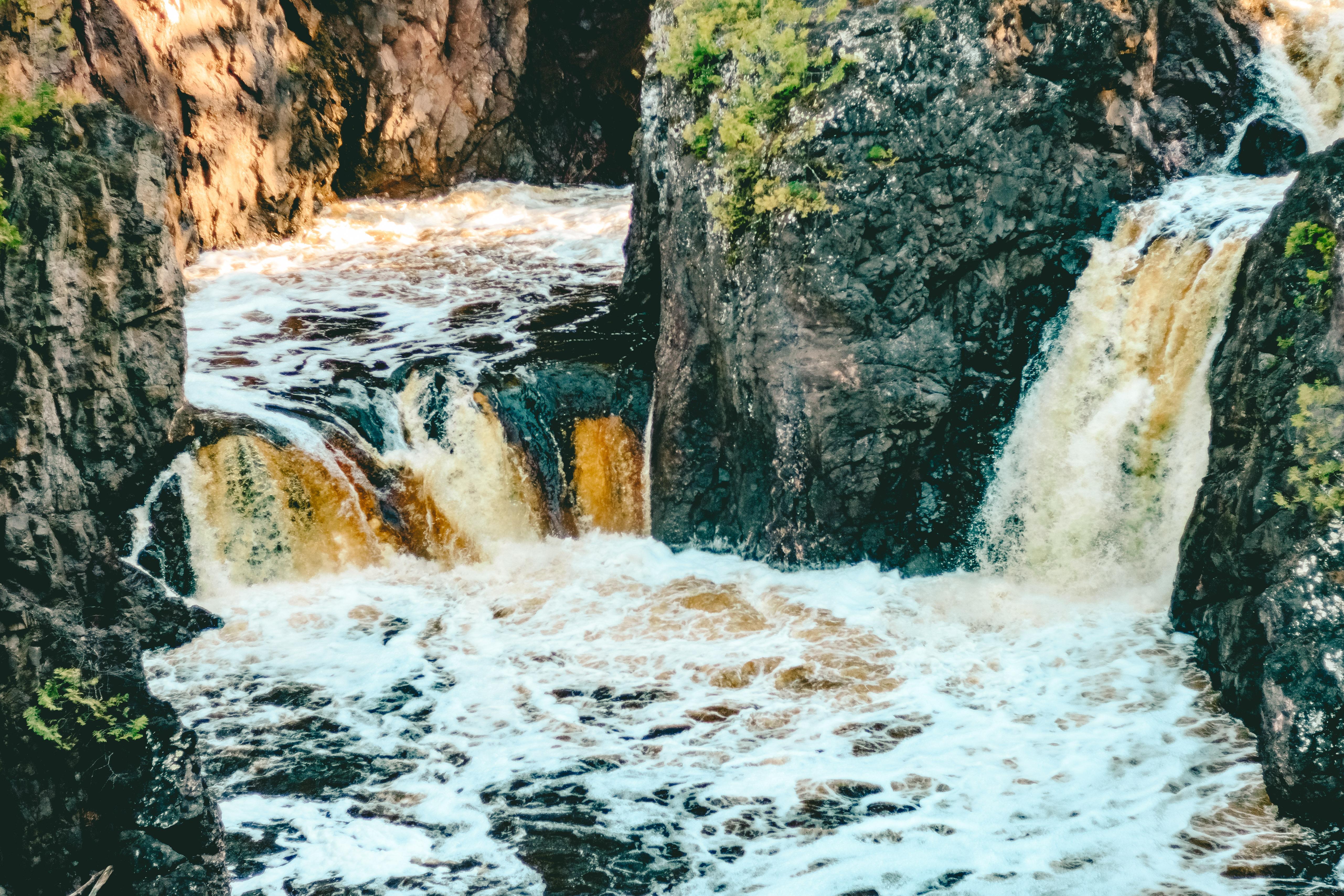 Rushing water at Copper Falls State Park, Mellen, WI [OC][5124x3416