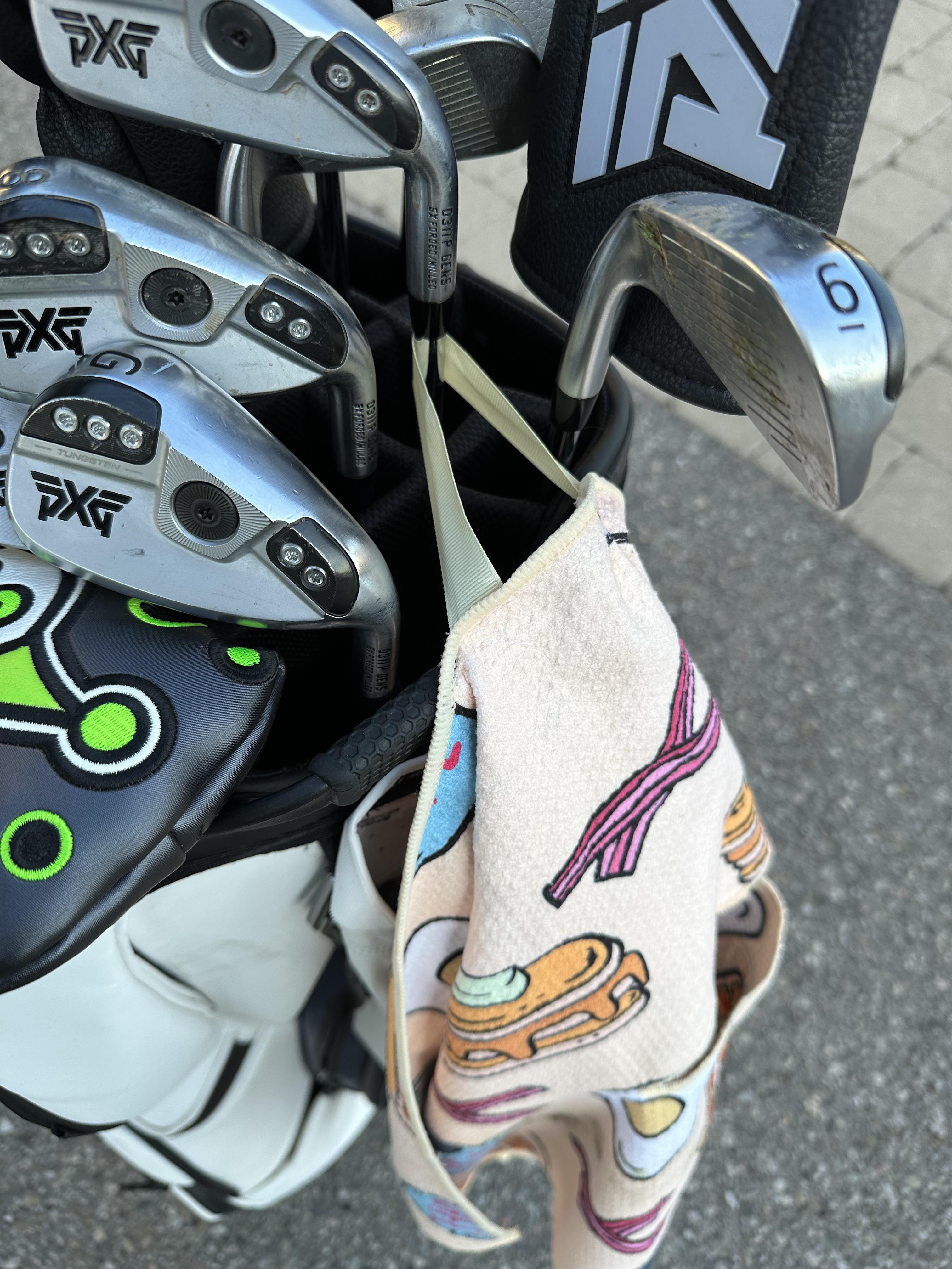 How do you guys hang your towels? r/golf