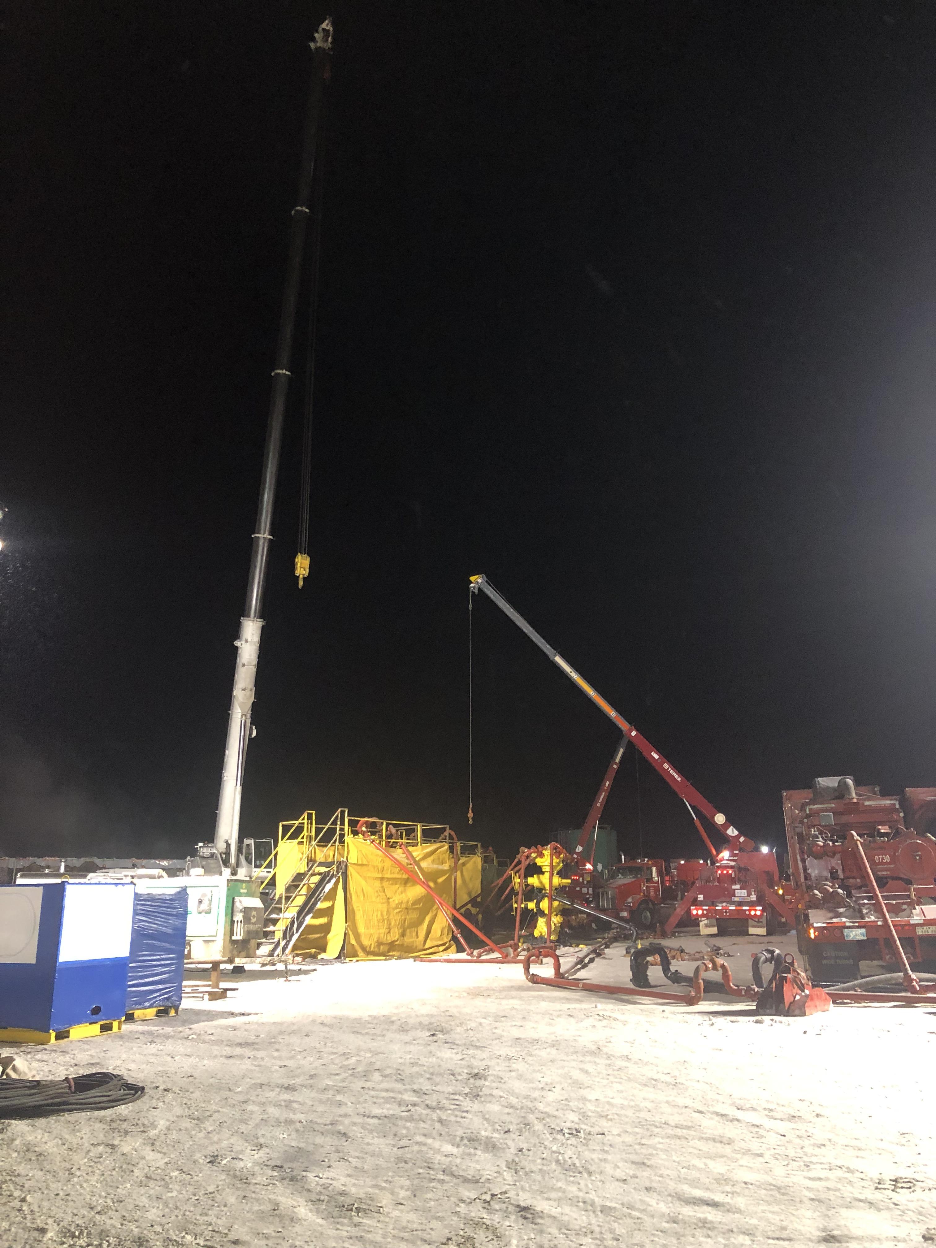 Rigging up Wireline and Frac in North Dakota. Tadano ATF 90G4 and a couple Terex Boom Trucks