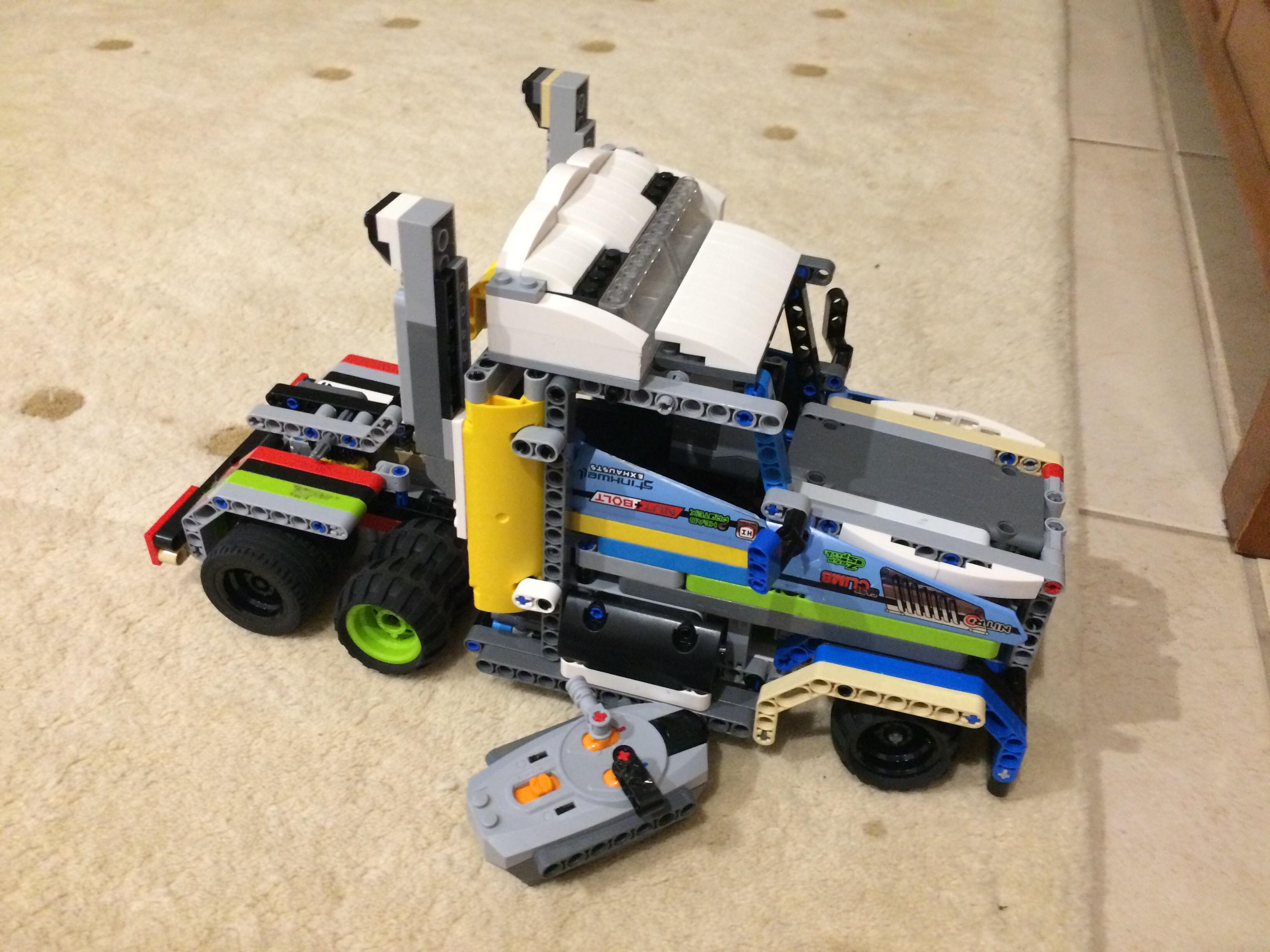 My RC LEGO technic Kenworth truck is finished! legotechnic
