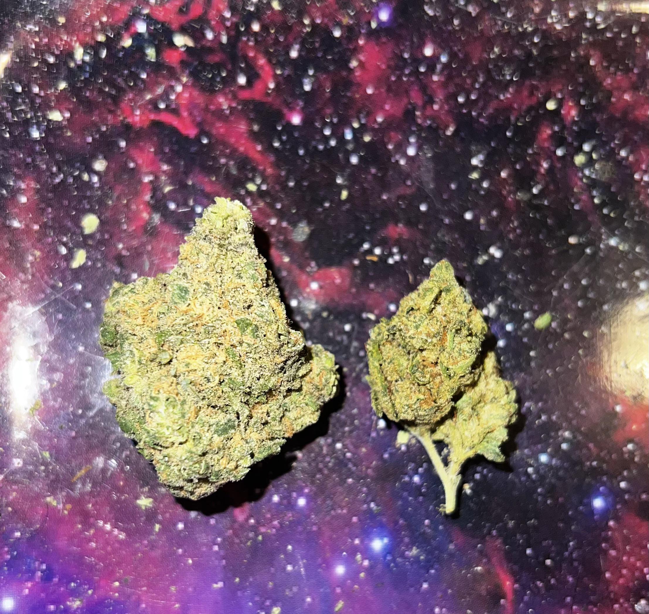 Double Feature Blue Dream Large vs Kosher Kush “Large” r/NewYorkMMJ