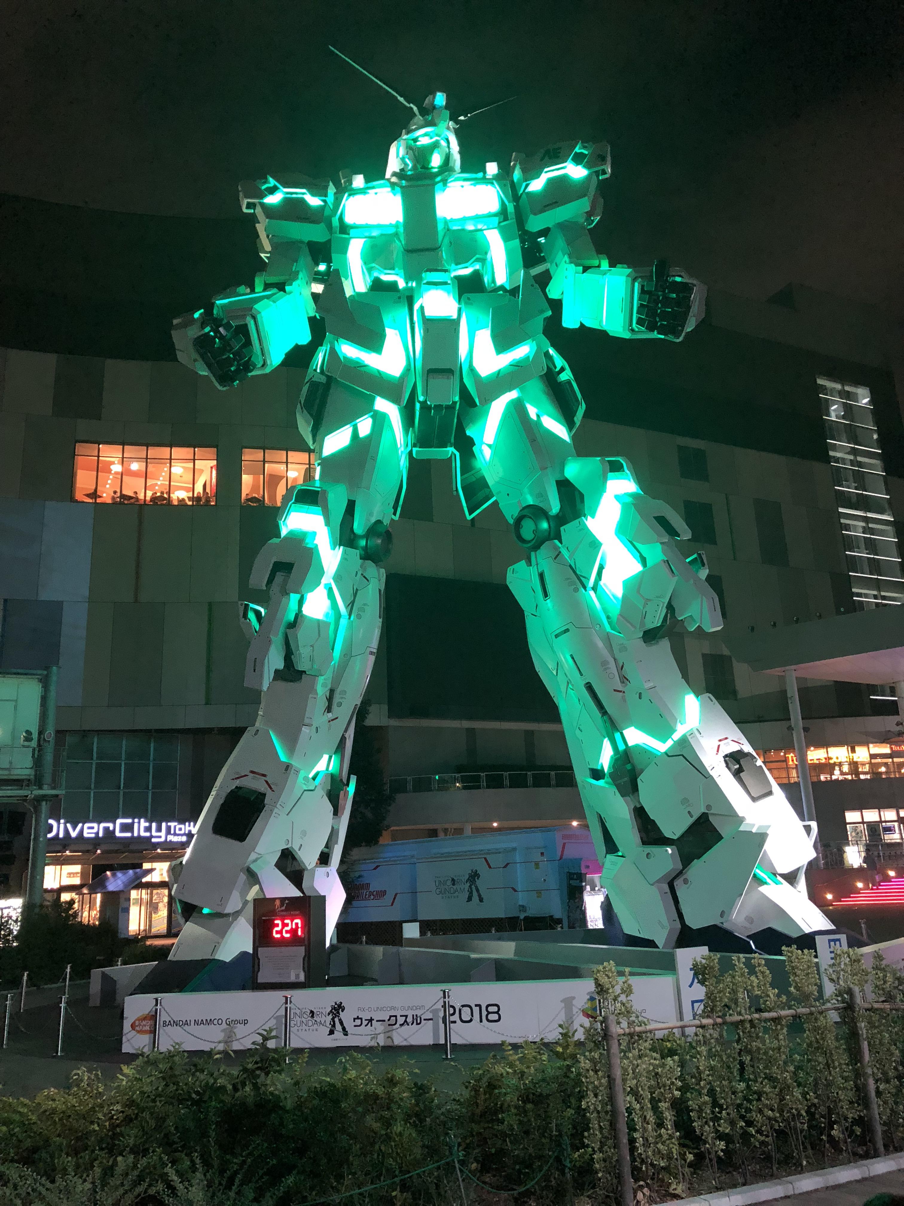 Unicorn gundam statue in Tokyo! r/Gundam