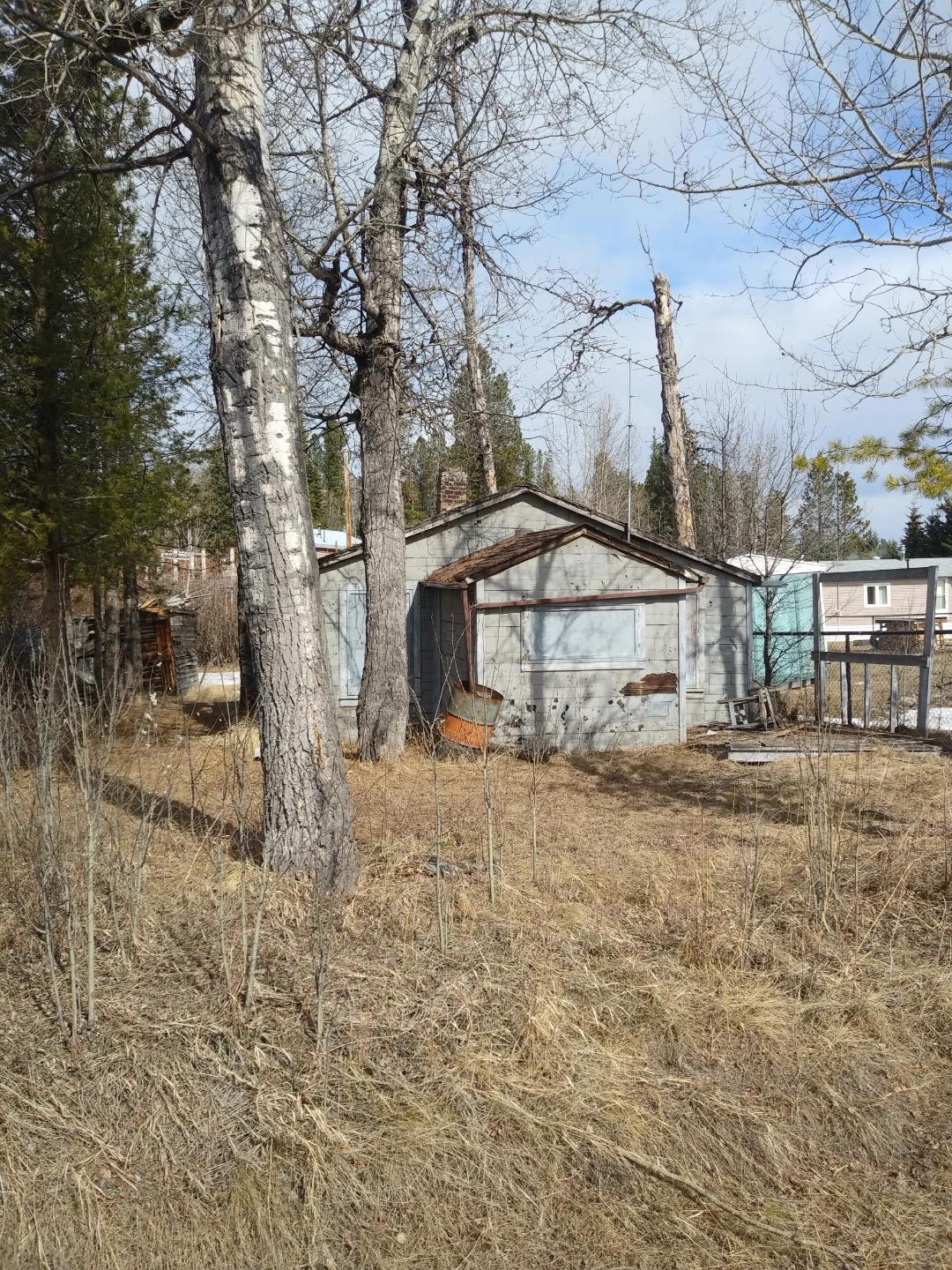 Old rundown shack in Robb, Alberta r/alberta