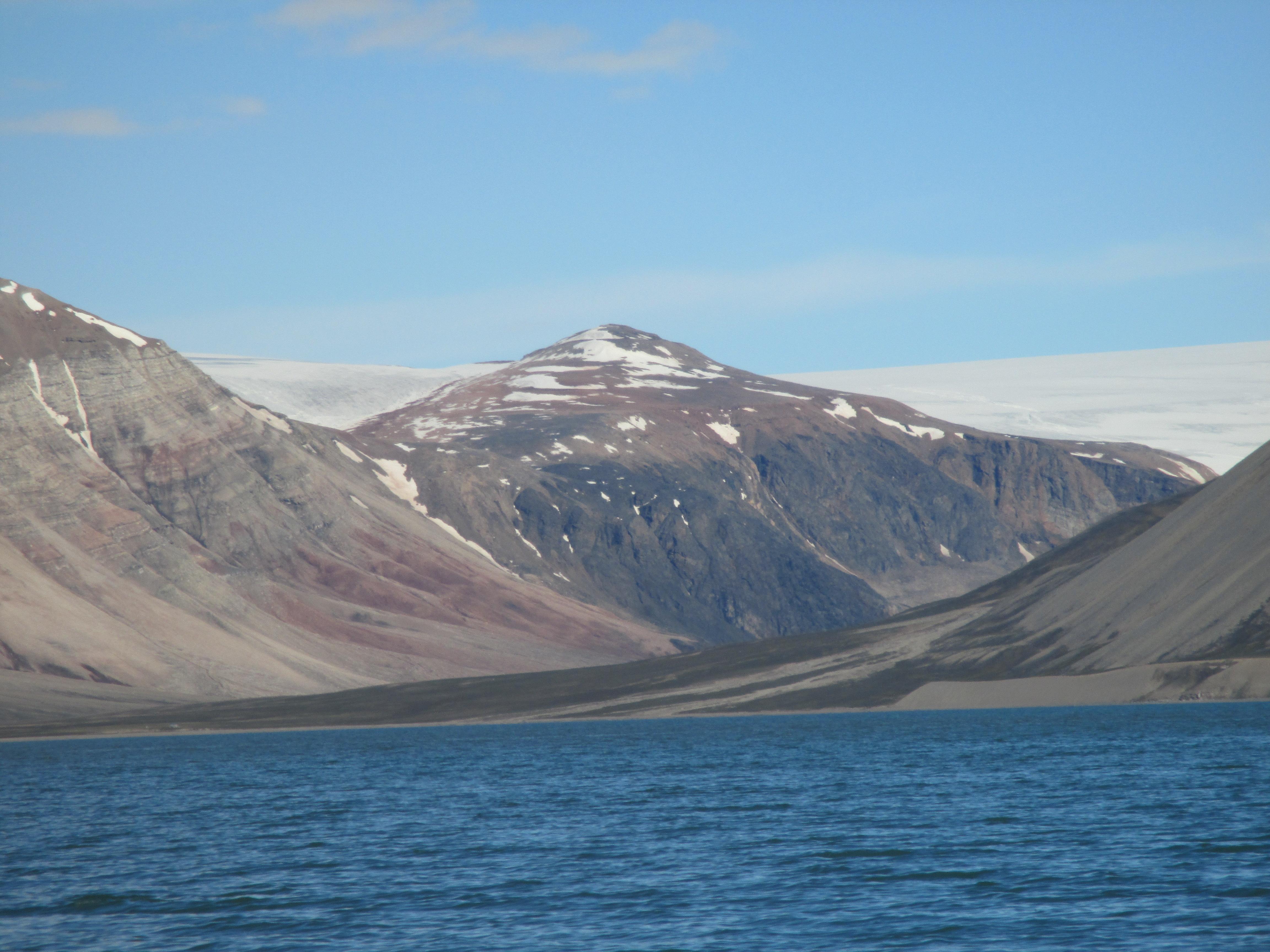 Surface coal deposits on Svalbard 2014 [OC] [4608x3456] r/EarthPorn
